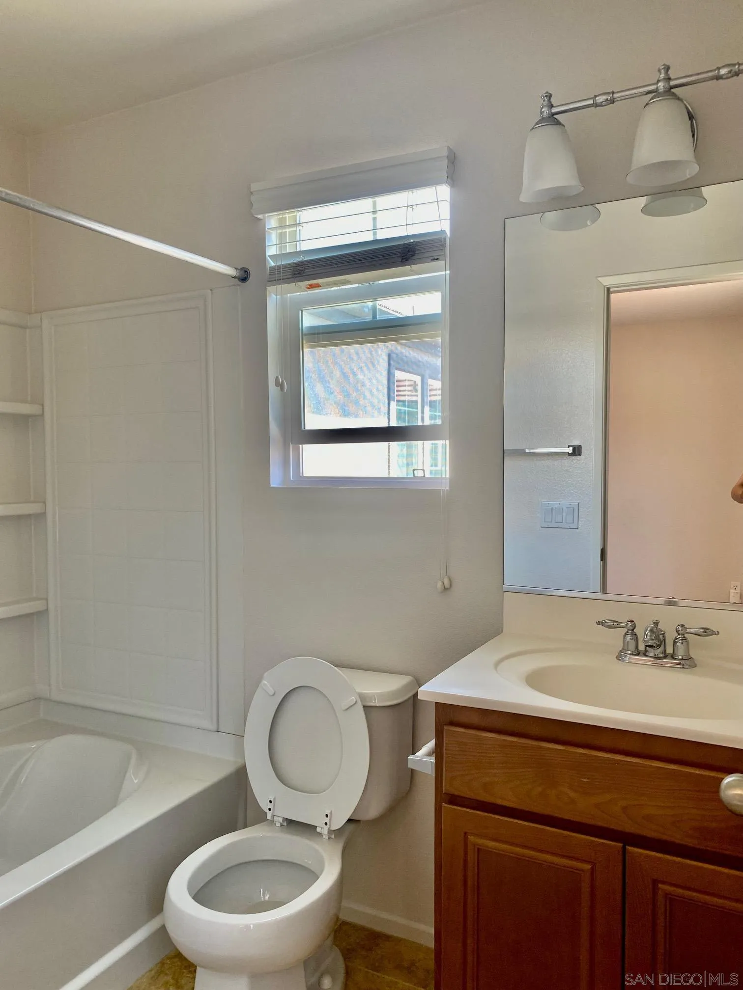 https://cdn.realtyfeed.com/cdn/127/260005464/3b91036ed8bd4caa6d05d7a595ef5c52.webp
