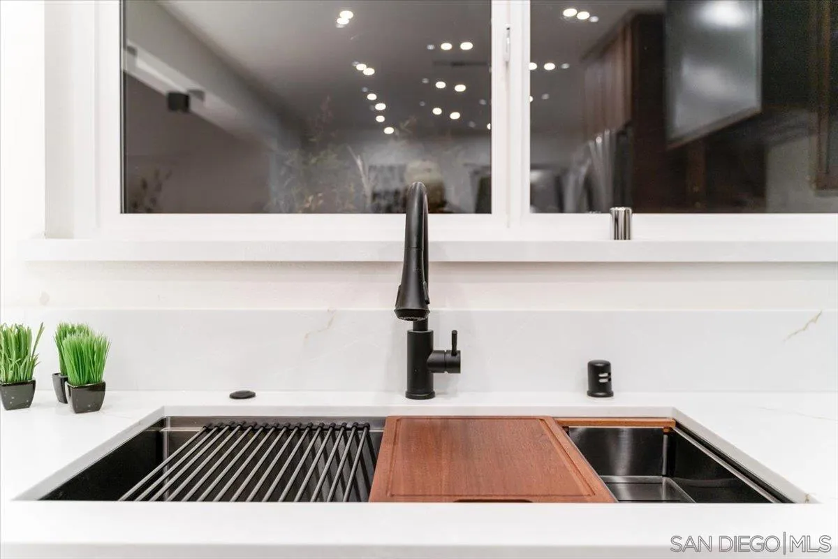 https://cdn.realtyfeed.com/cdn/127/260005465/bd429a2a2c88a85d56d12e219c4b2ae8.webp