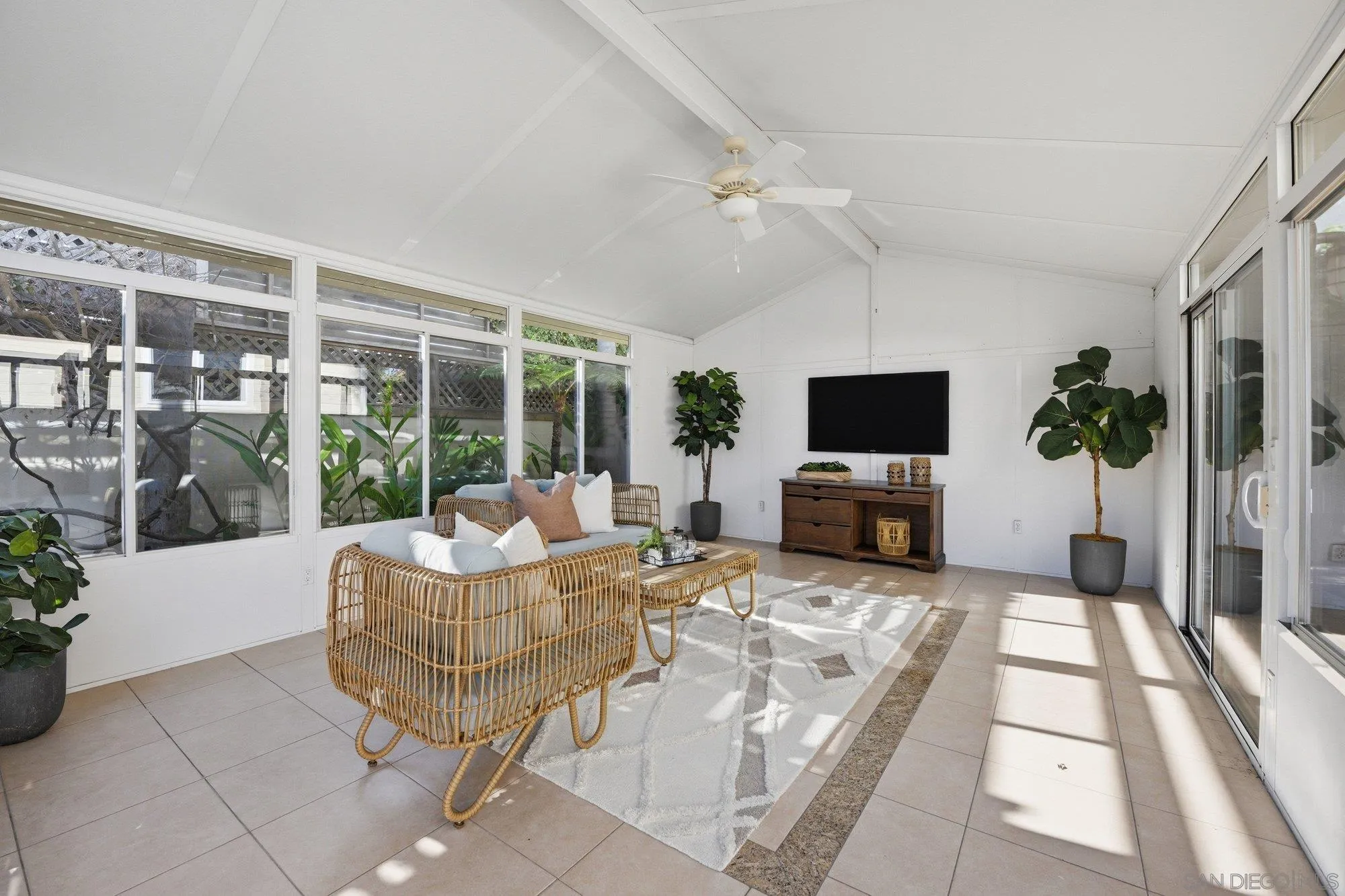https://cdn.realtyfeed.com/cdn/127/260005466/9ca30cb0627245887052d1a945919074.webp