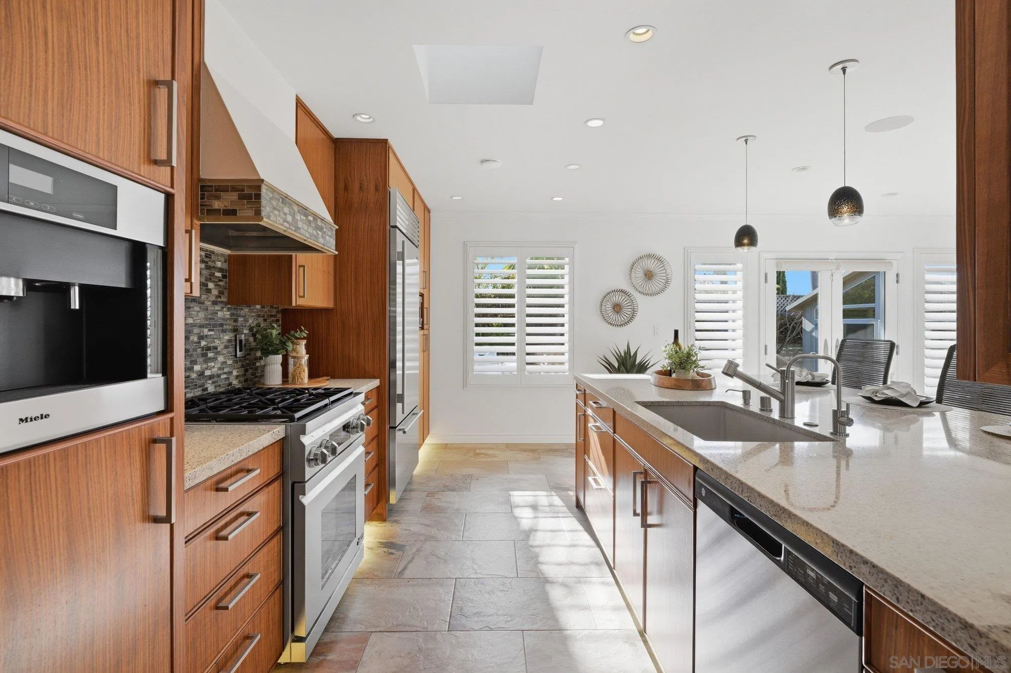 https://cdn.realtyfeed.com/cdn/127/260005466/e57065aaf4a119973ba9bbd19ad36e4b.webp