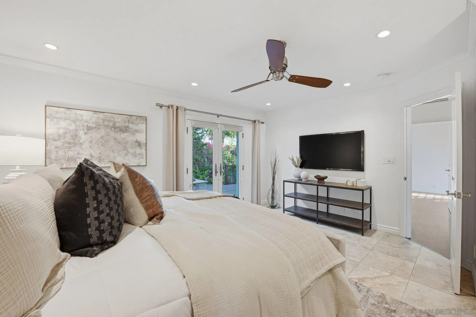 https://cdn.realtyfeed.com/cdn/127/260005466/fedc2d97d4ee781f38146f2dd3b10a38.webp