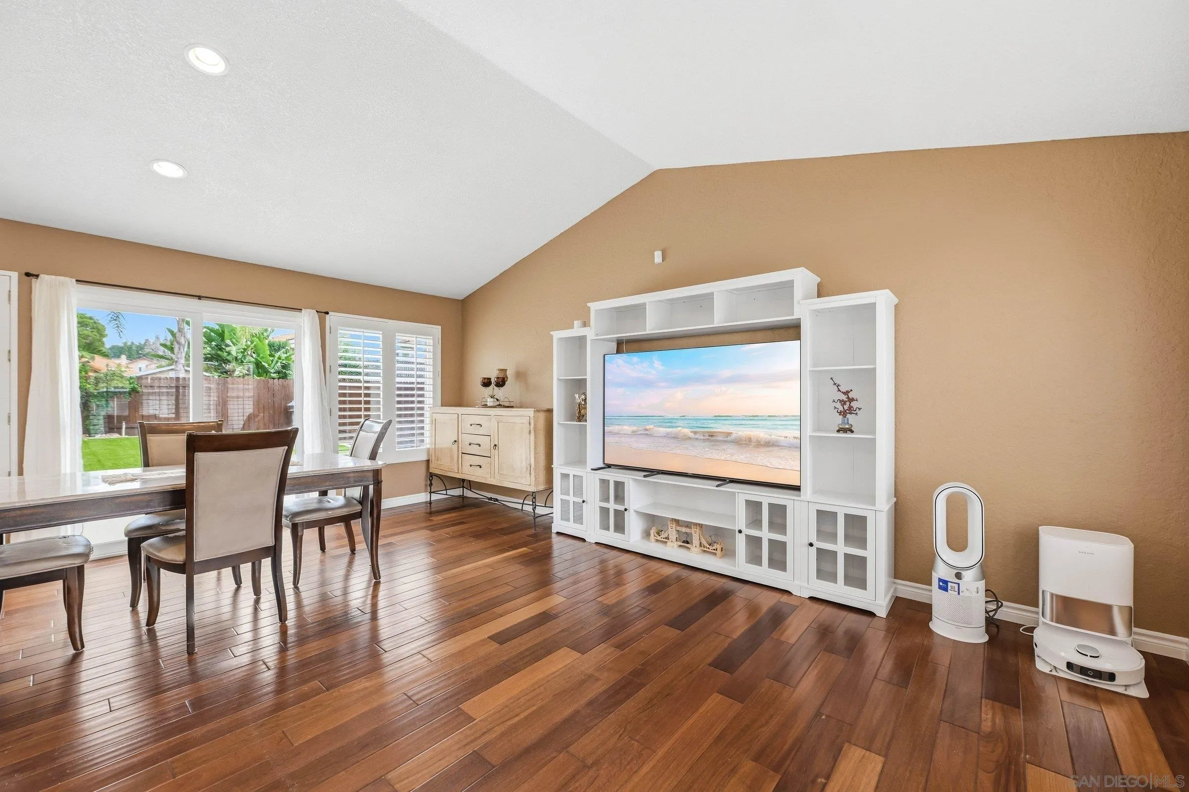 https://cdn.realtyfeed.com/cdn/127/260005468/1154c80e977db1ffa79c62dc7bbe51a2.webp
