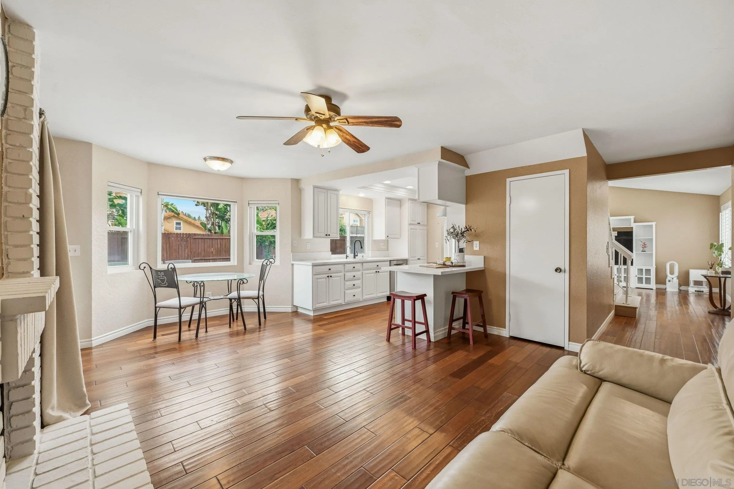 https://cdn.realtyfeed.com/cdn/127/260005468/2306d3b8e2c34eb9c46165caac890cf6.webp