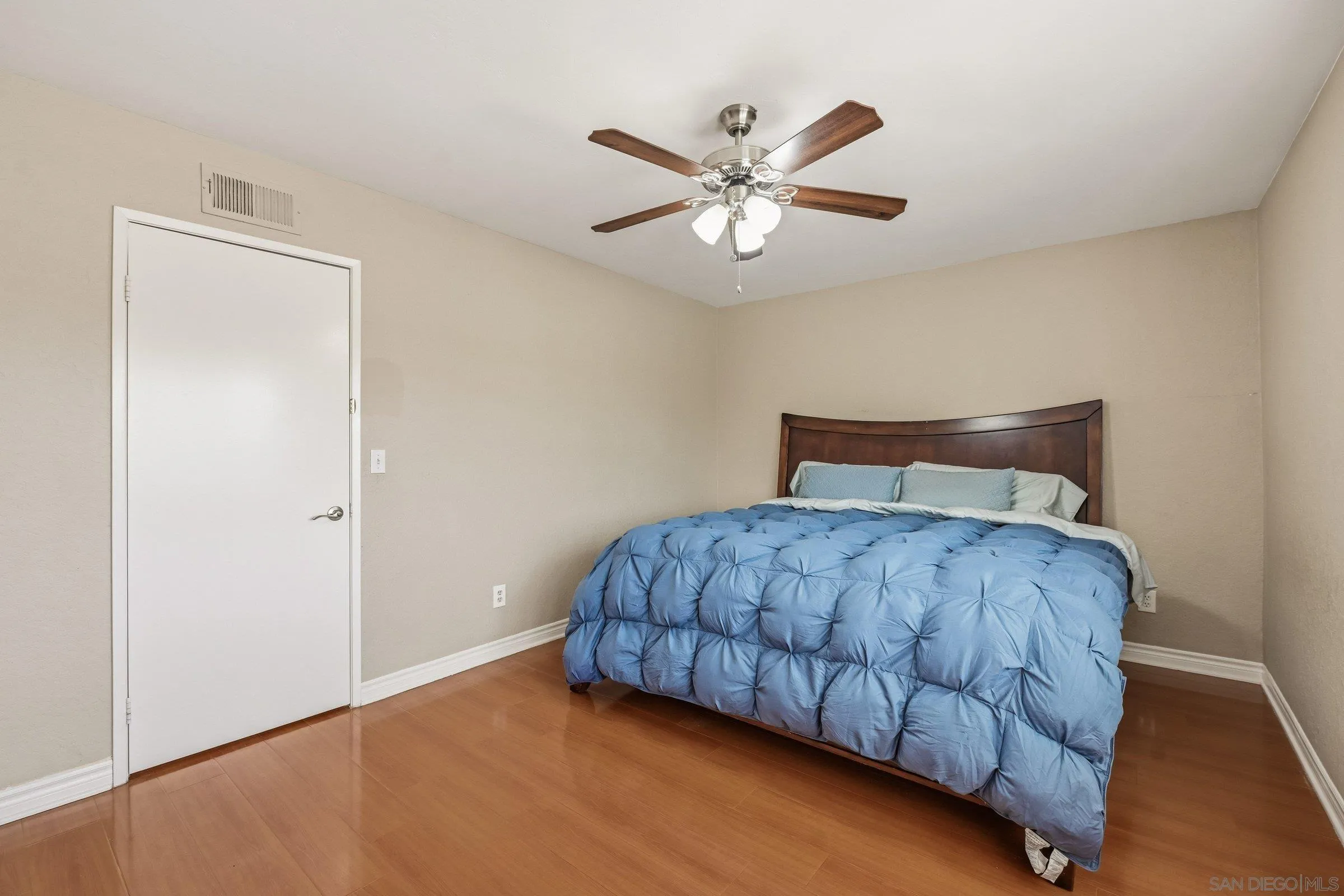 https://cdn.realtyfeed.com/cdn/127/260005468/23381a260808f42adeac599227cac92b.webp
