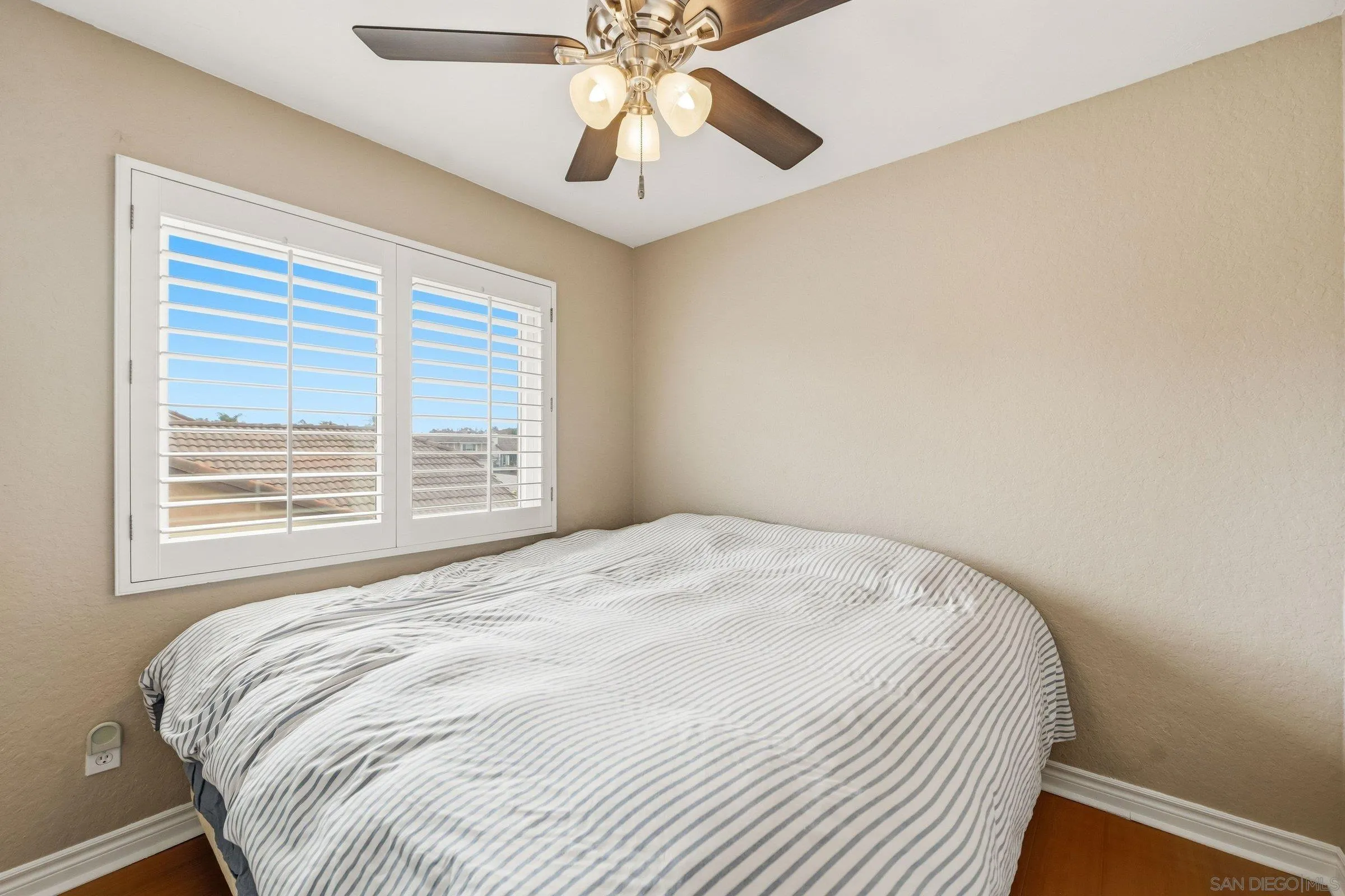 https://cdn.realtyfeed.com/cdn/127/260005468/fb00f814400f22f5bf91cb8962a3977f.webp