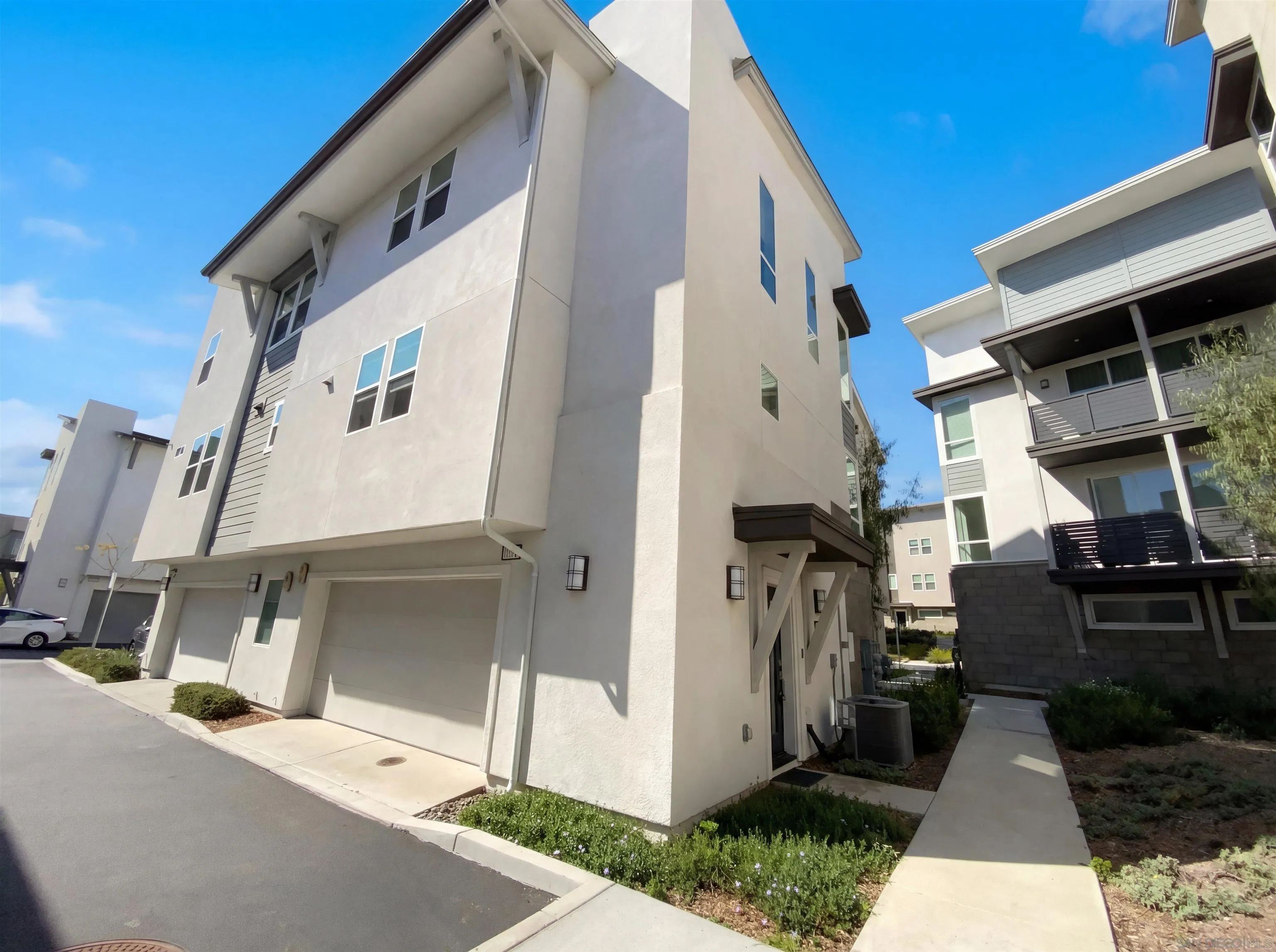 https://cdn.realtyfeed.com/cdn/127/260005474/55e46e5bb66a41dba3ca4da6b81a94b6.webp