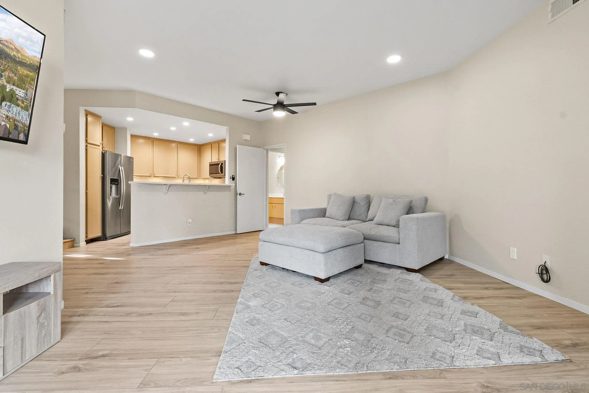 https://cdn.realtyfeed.com/cdn/127/260005475/a370976423a13a8293022494d3cce339.webp