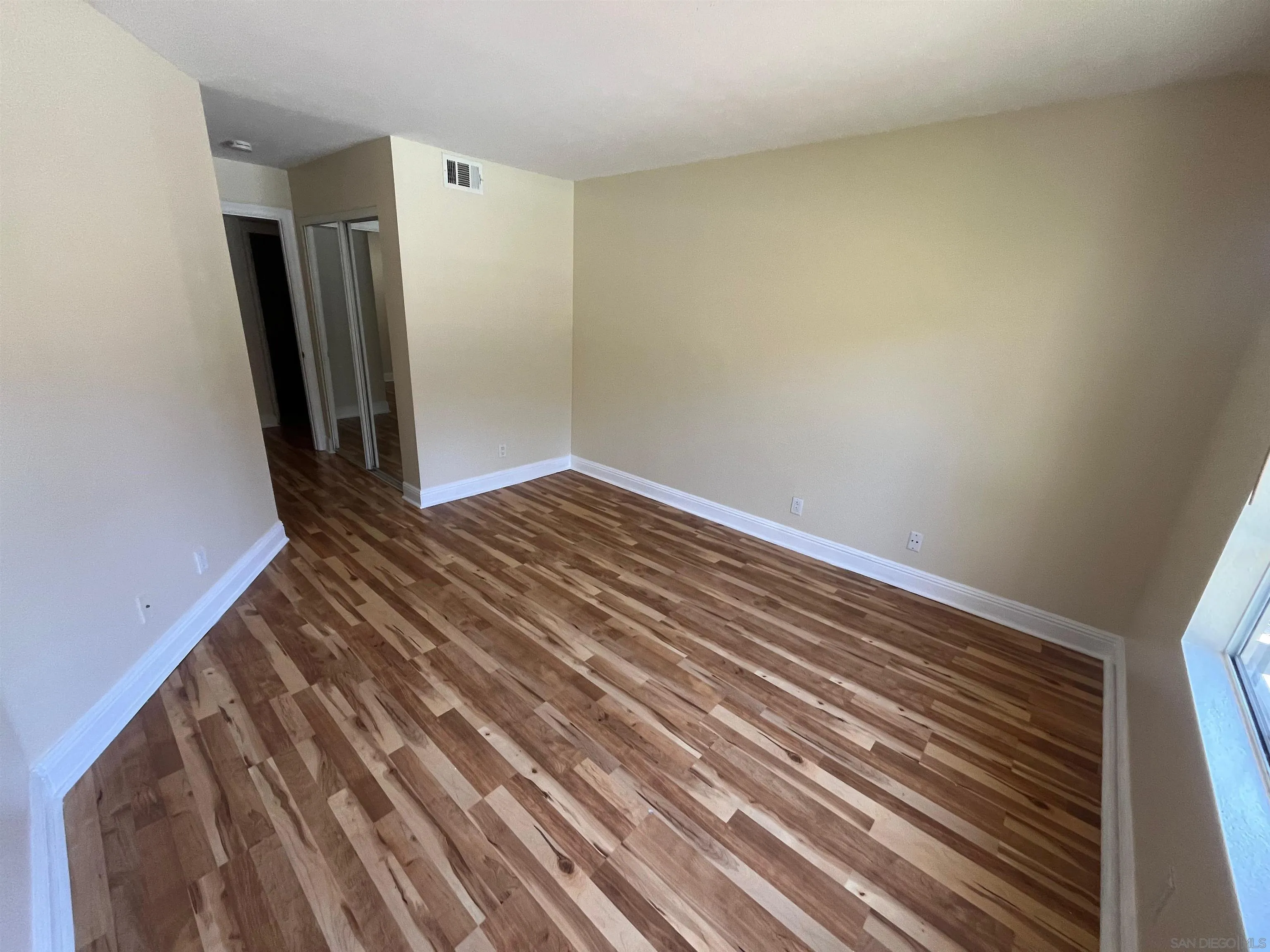 https://cdn.realtyfeed.com/cdn/127/260005479/76efd073553d426bfab5a508c7b71832.webp