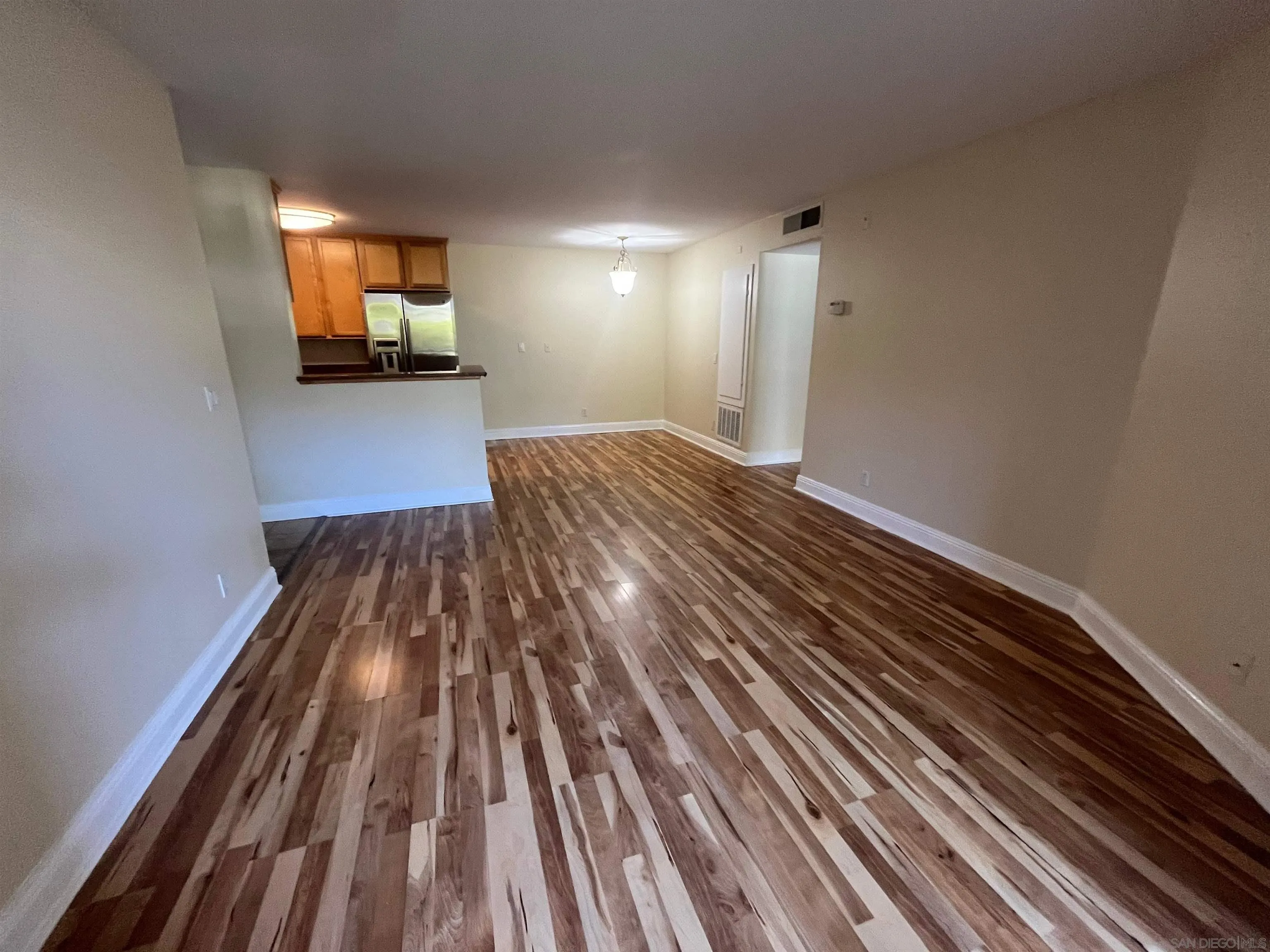 https://cdn.realtyfeed.com/cdn/127/260005479/abd25f4c979a3d75524da60c7d88d4b7.webp