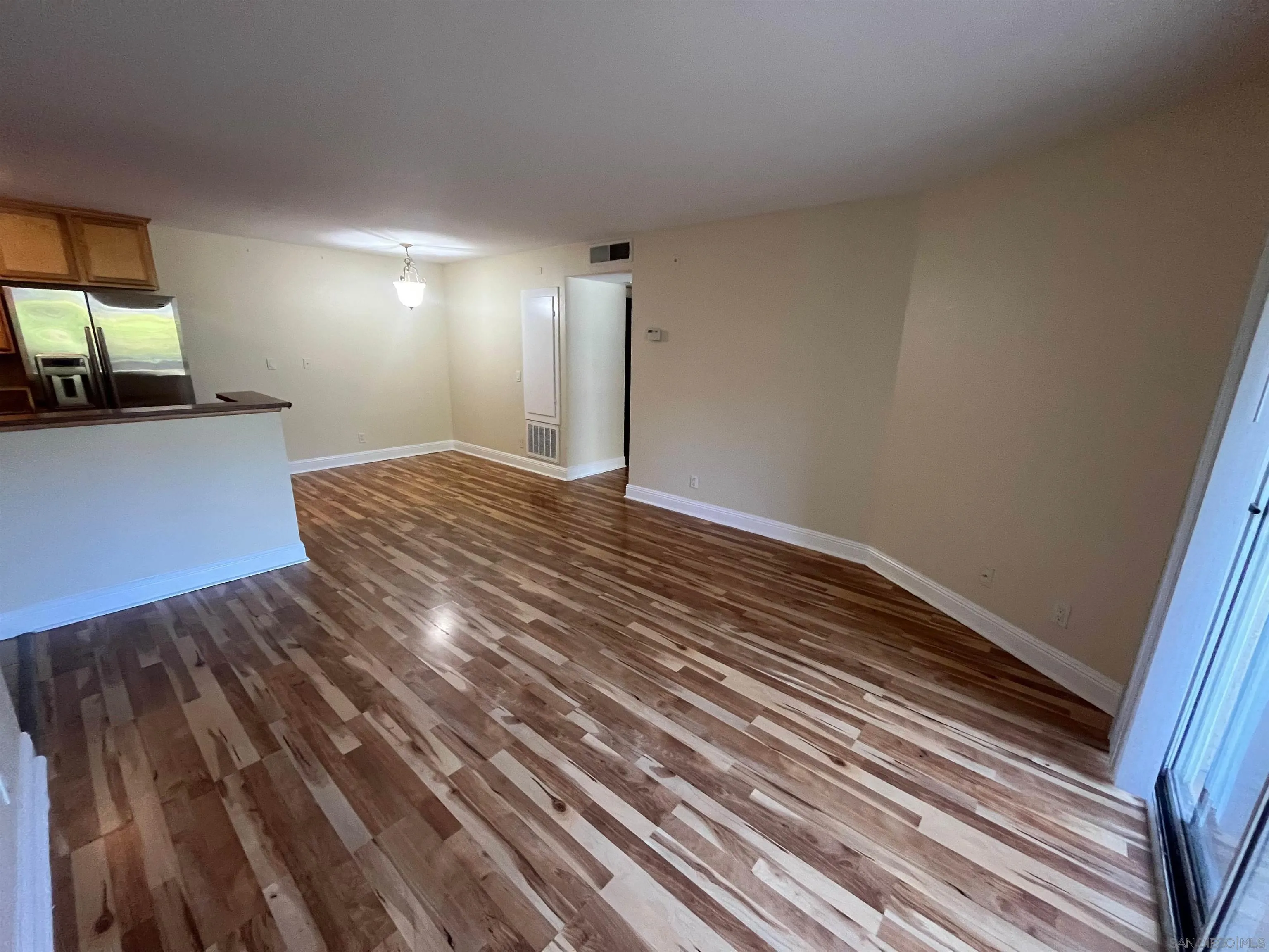 https://cdn.realtyfeed.com/cdn/127/260005479/cbf056c4abab99ad384d3b947c098db7.webp