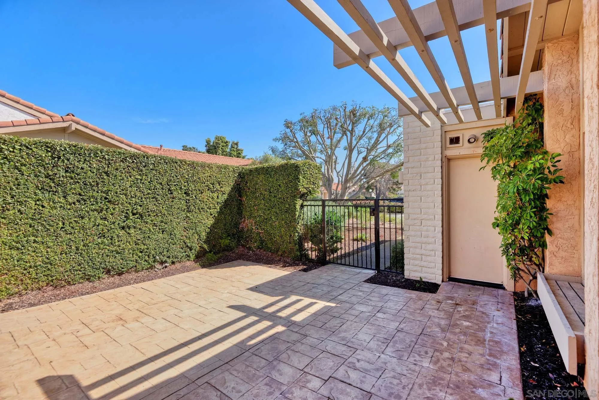 https://cdn.realtyfeed.com/cdn/127/260005497/ef6c686db20561cdb6d0afa2c081ea3b.webp
