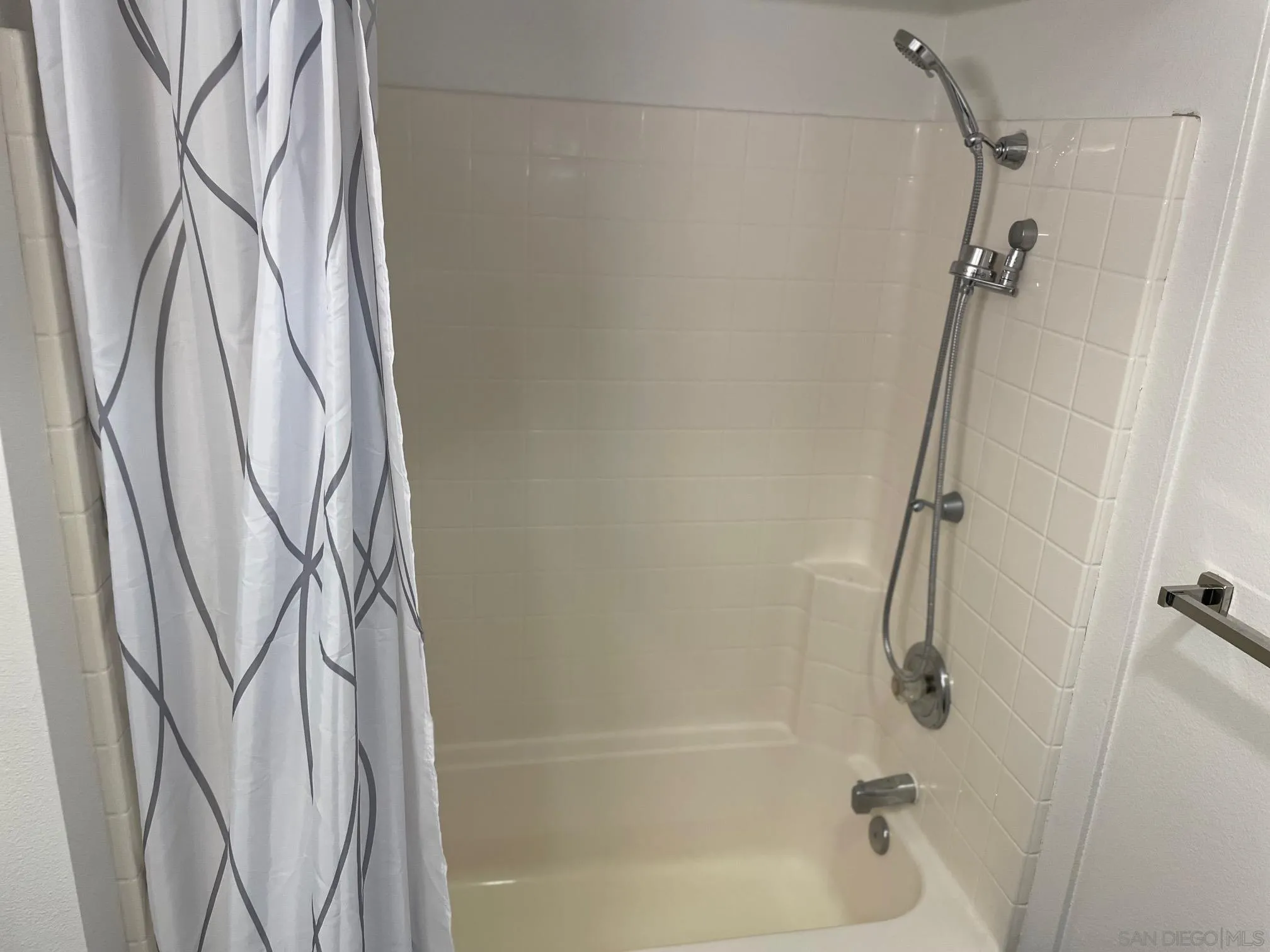 Photo #14: 260005501 Listing: Photo #14