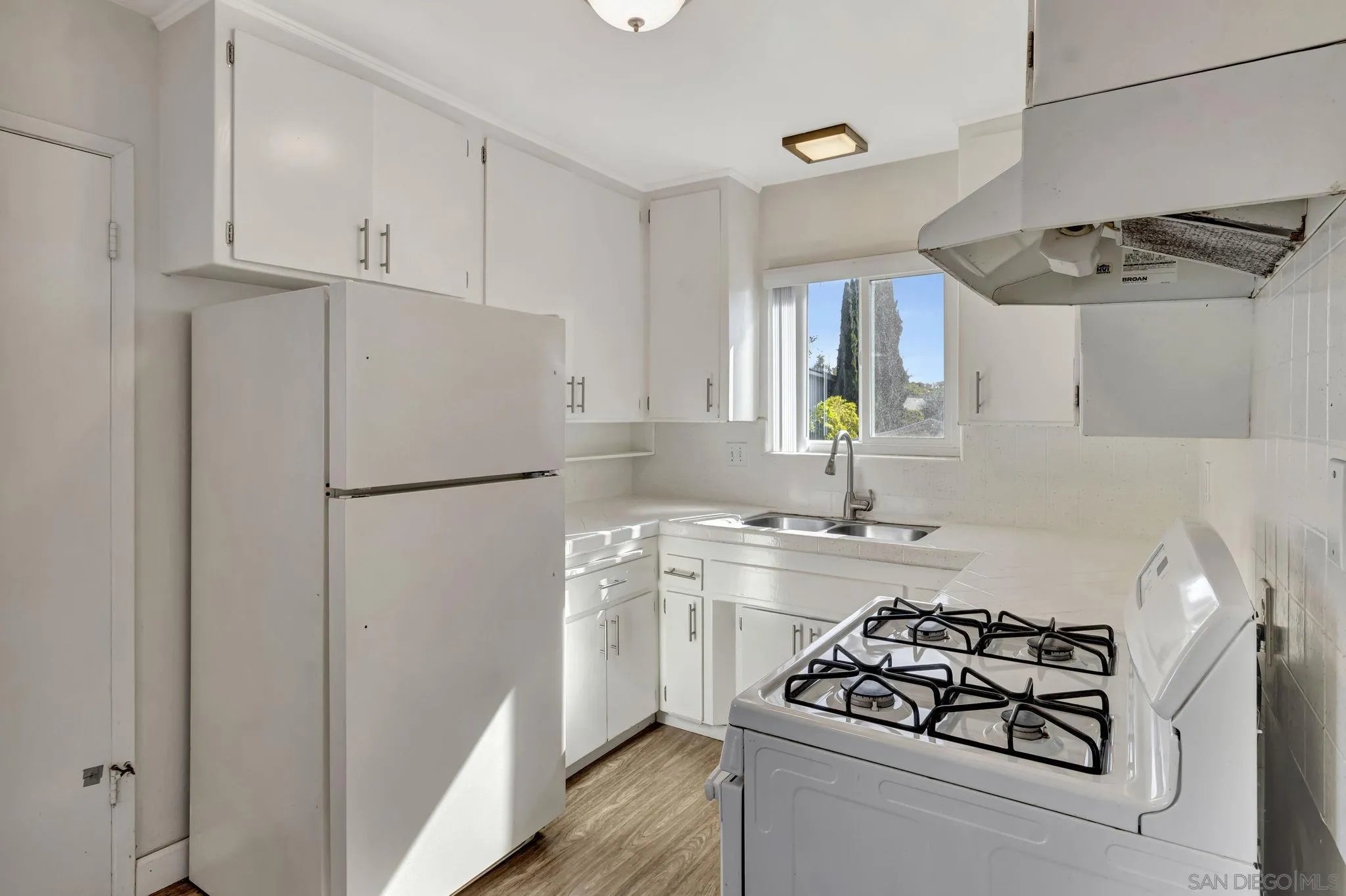 https://cdn.realtyfeed.com/cdn/127/260005507/22fbde90d839f884065dfa710b31acc0.webp