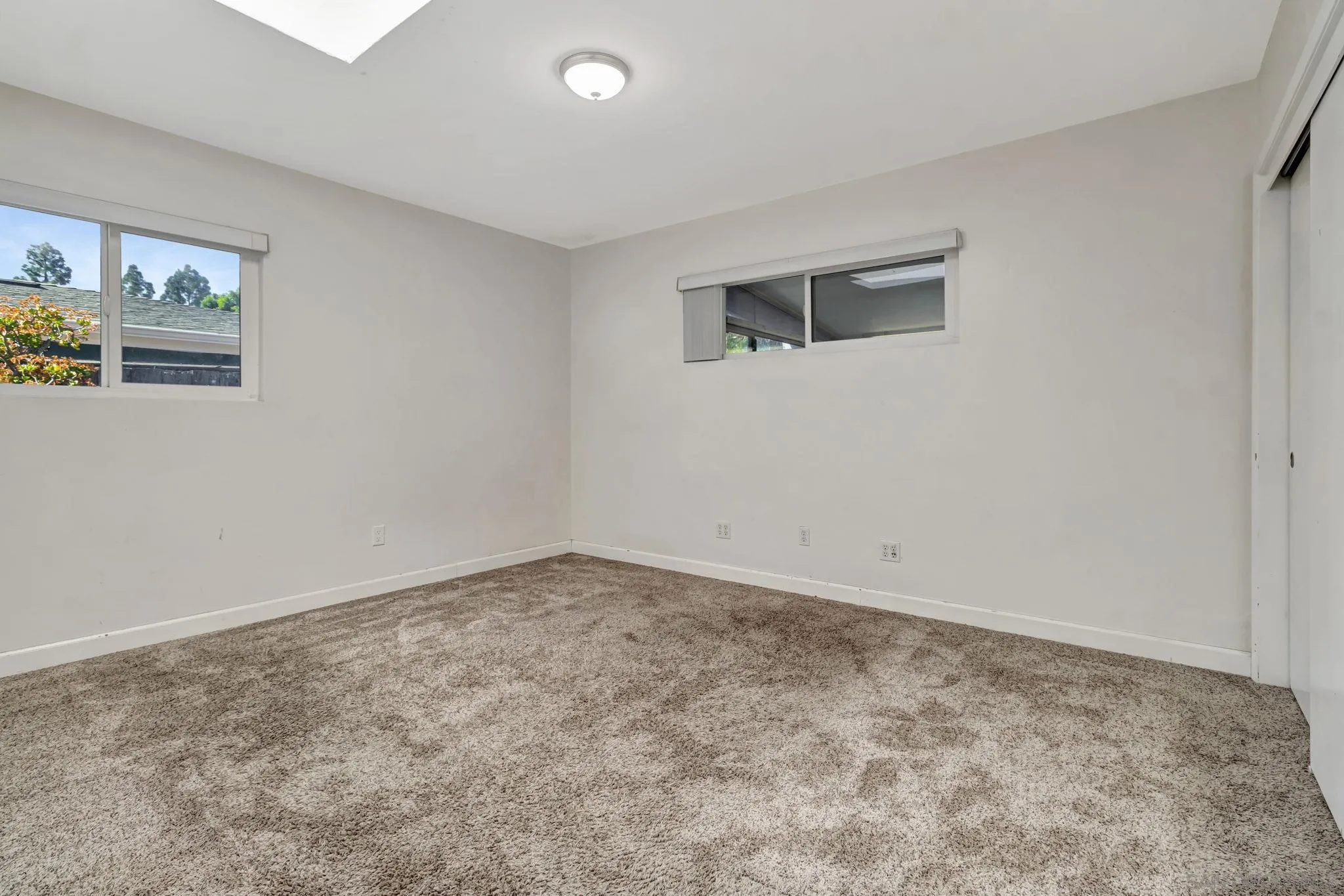 https://cdn.realtyfeed.com/cdn/127/260005507/7ec0adcdd38f5fb5b675bede750bdd61.webp