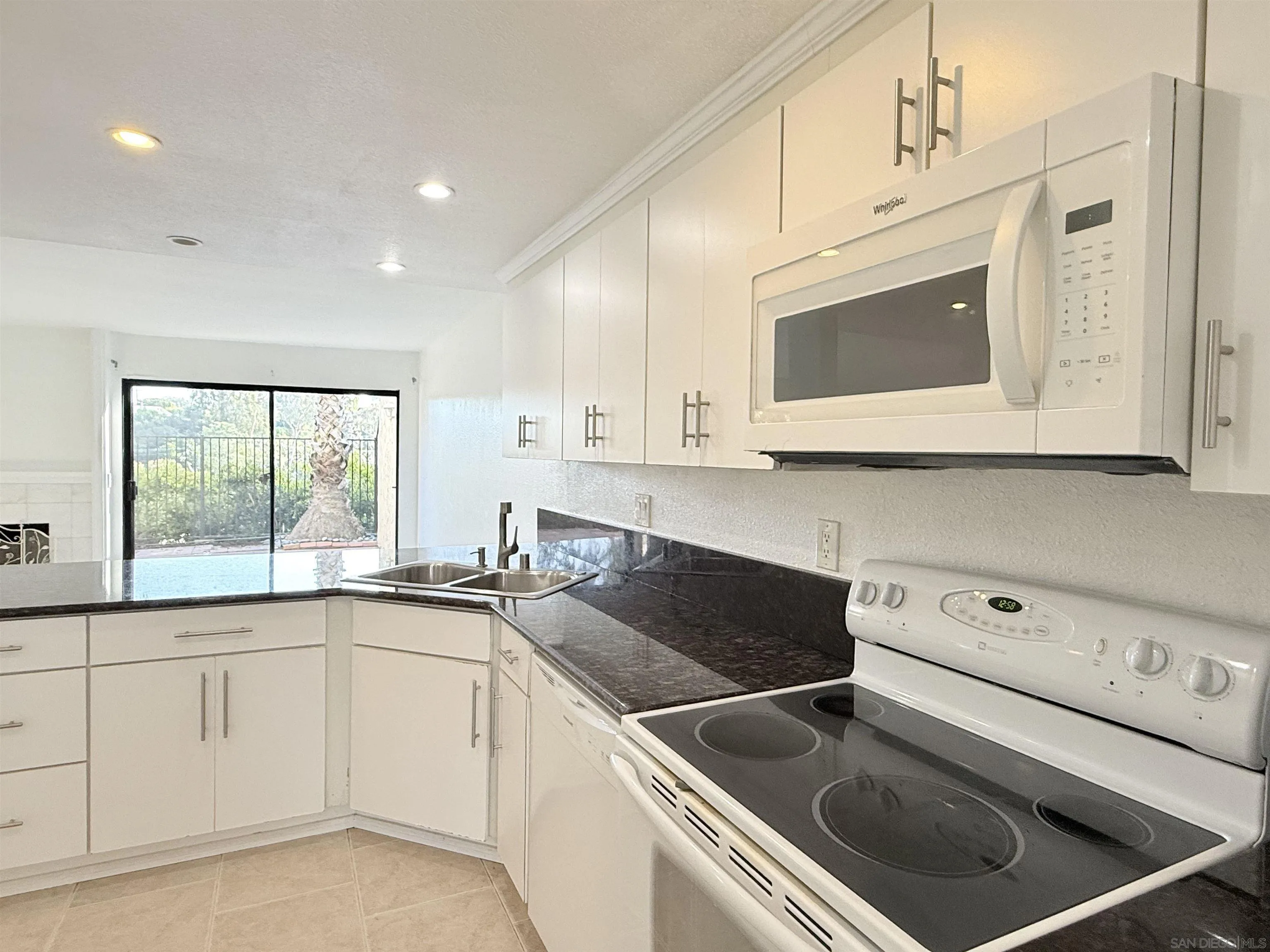 https://cdn.realtyfeed.com/cdn/127/260005512/271f848654157982e3d72557f019f217.webp