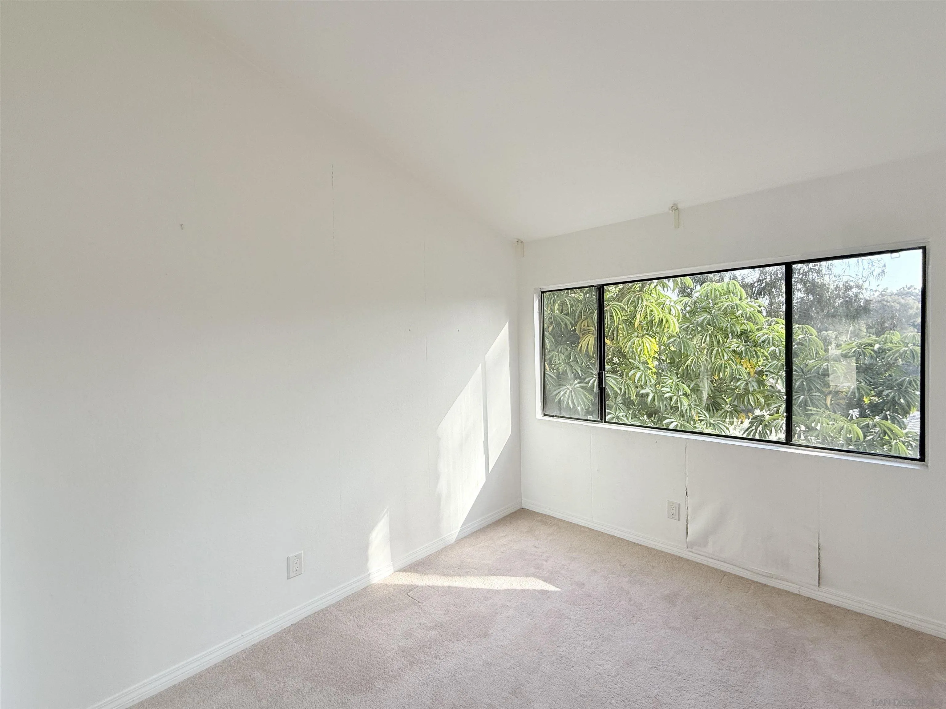 https://cdn.realtyfeed.com/cdn/127/260005512/2bc1aca207ac0d7f65dd3ef49c943b70.webp