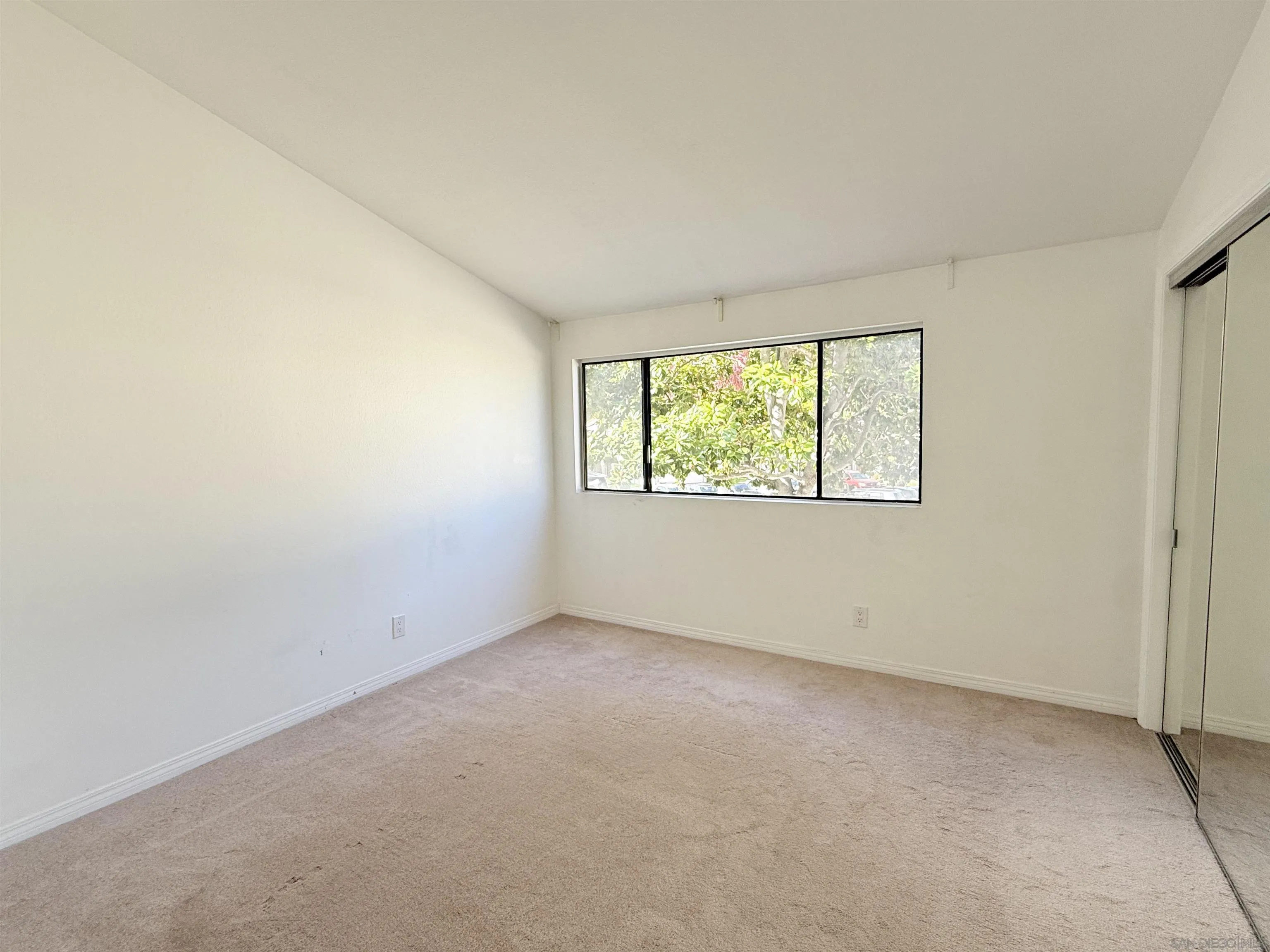 https://cdn.realtyfeed.com/cdn/127/260005512/7c327989340e75581d0e5d6c0fd758ba.webp