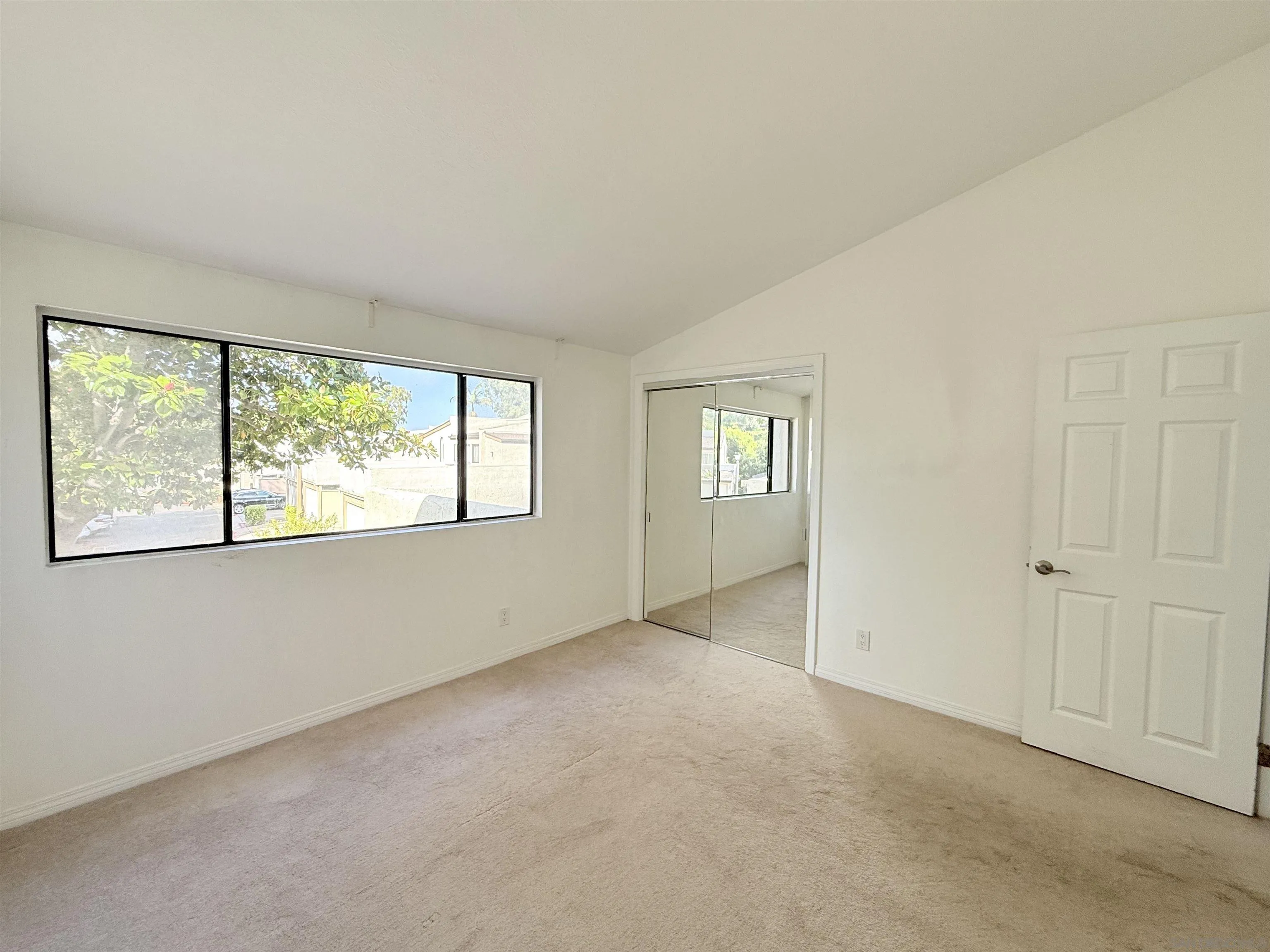 https://cdn.realtyfeed.com/cdn/127/260005512/8f14455b8762aedb1f667d409993ecec.webp
