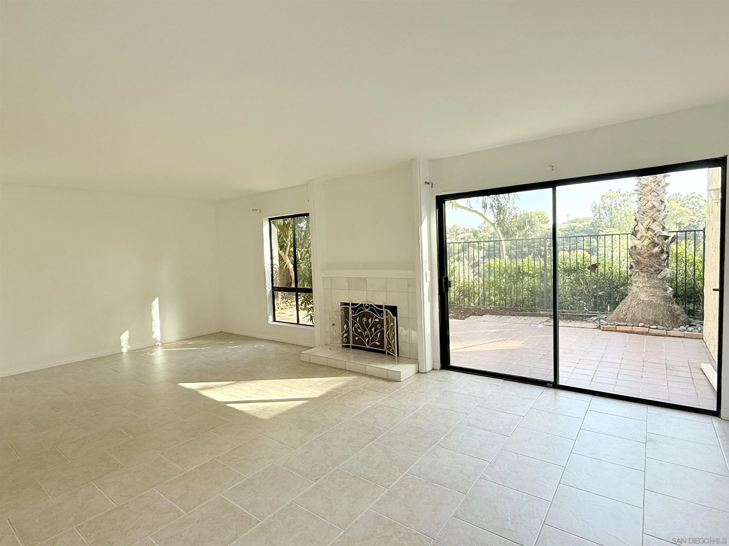 https://cdn.realtyfeed.com/cdn/127/260005512/f055efd60d76568c4317537a1c130833.webp