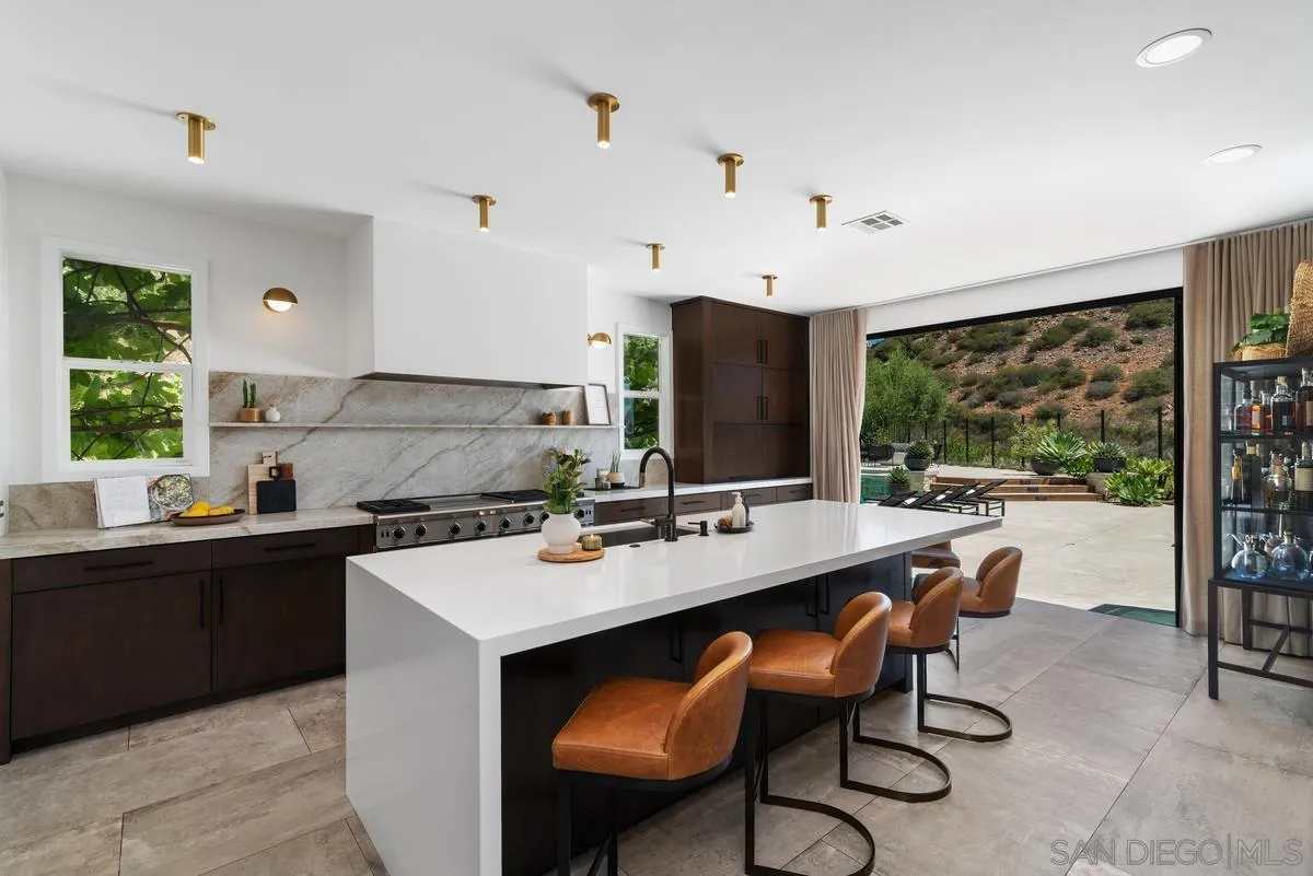 https://cdn.realtyfeed.com/cdn/127/260005515/0d28798e04f02fb5681866d26f5f98af.webp