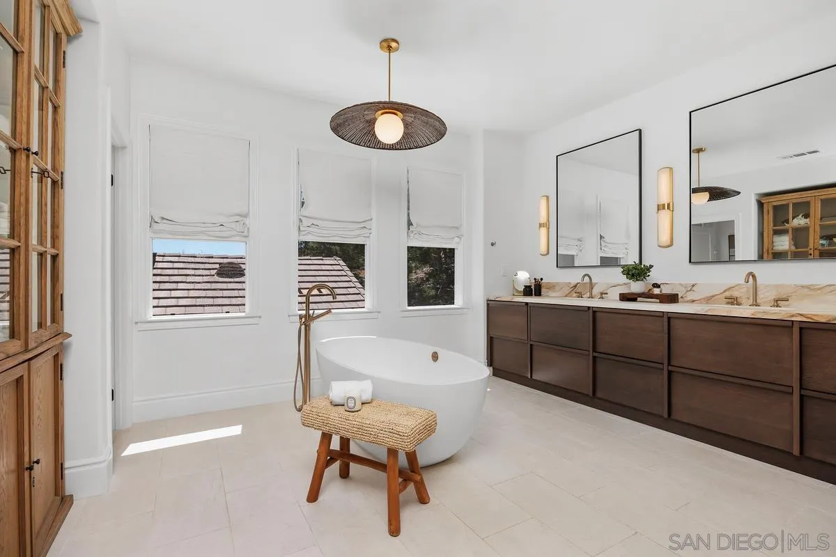 https://cdn.realtyfeed.com/cdn/127/260005515/9b81b143dbd545b19d99c342d8c460a9.webp