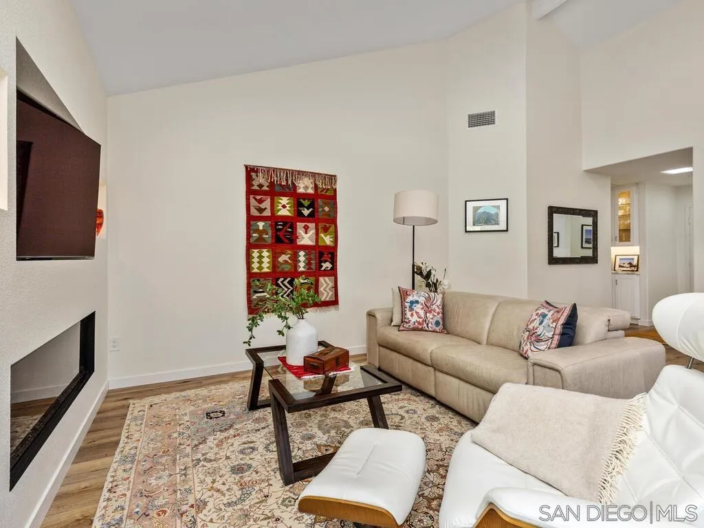 https://cdn.realtyfeed.com/cdn/127/260005523/059a38e6453a547225ff472acd73bdd7.webp