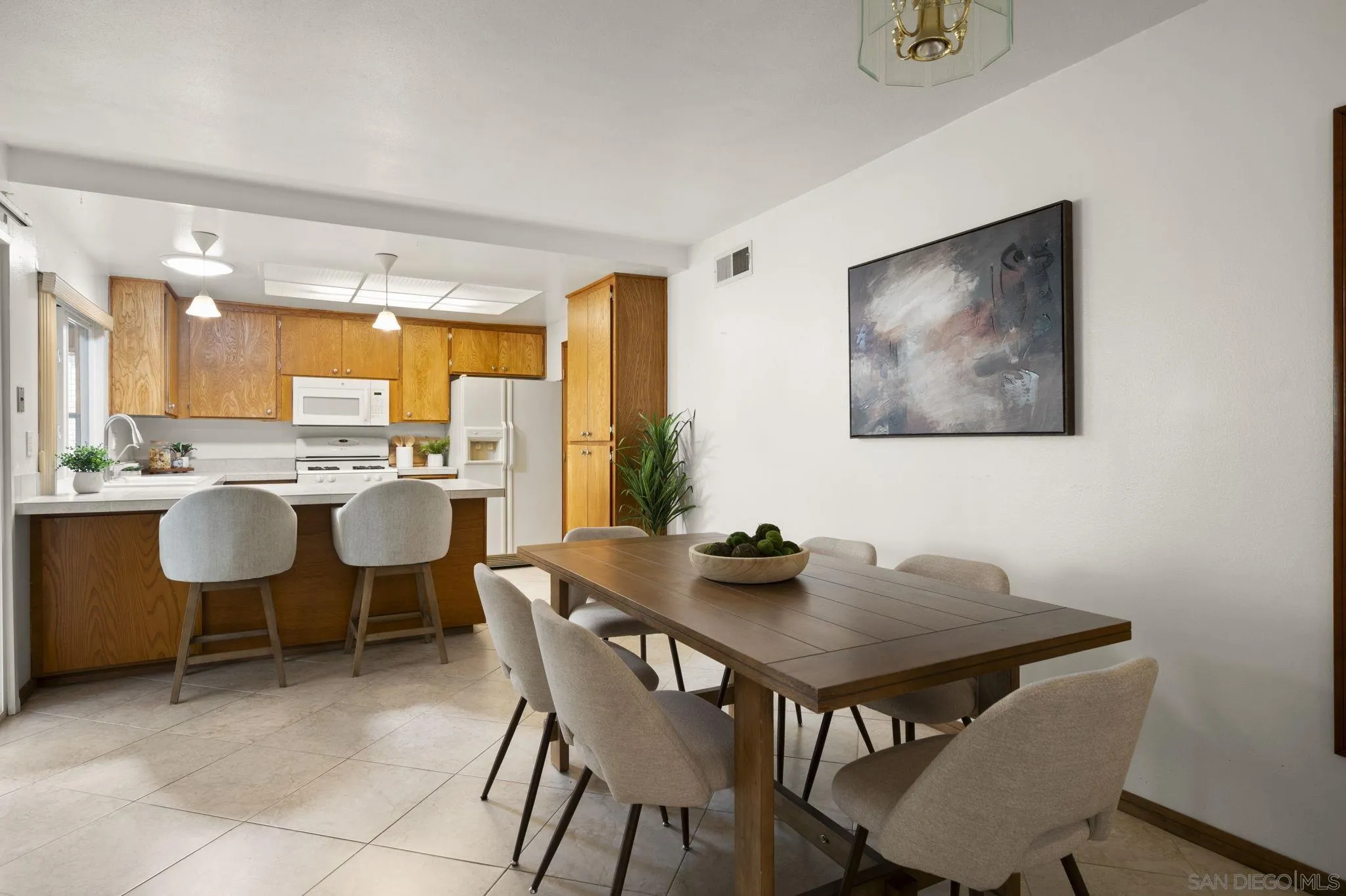 https://cdn.realtyfeed.com/cdn/127/260005534/cdc58b773ee65edf98448bbe19842149.webp