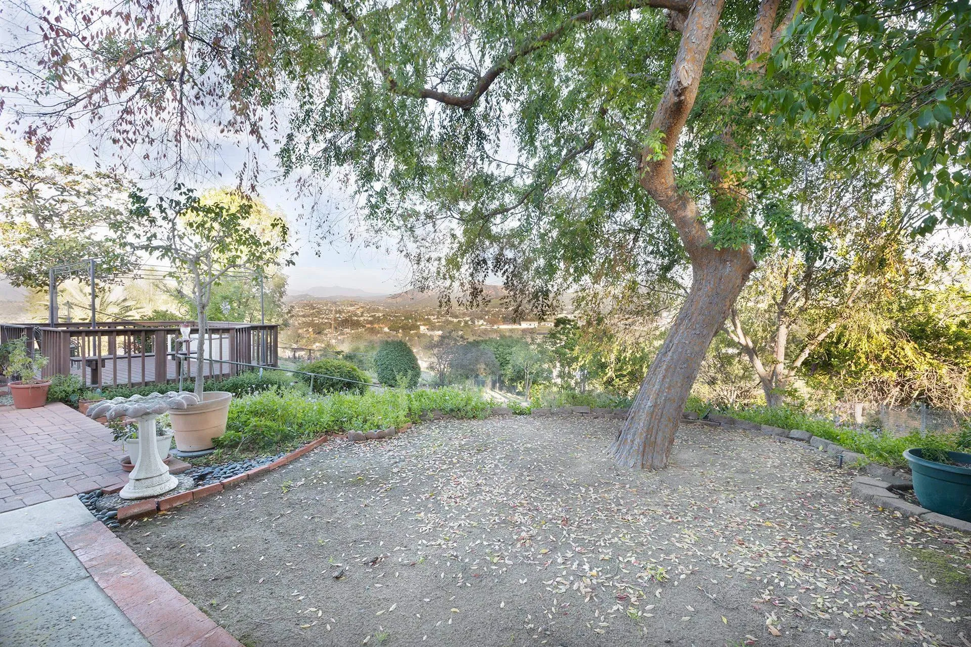 https://cdn.realtyfeed.com/cdn/127/260005538/5c055e0da845403d638a2d629aad89b2.webp