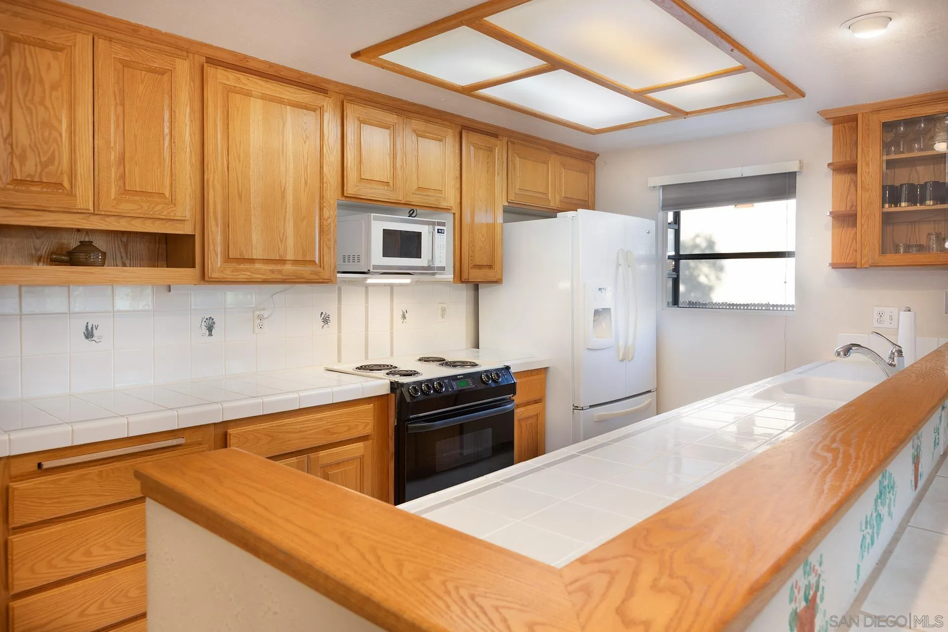 https://cdn.realtyfeed.com/cdn/127/260005538/93aa7996ffca3c470b879373412c369f.webp