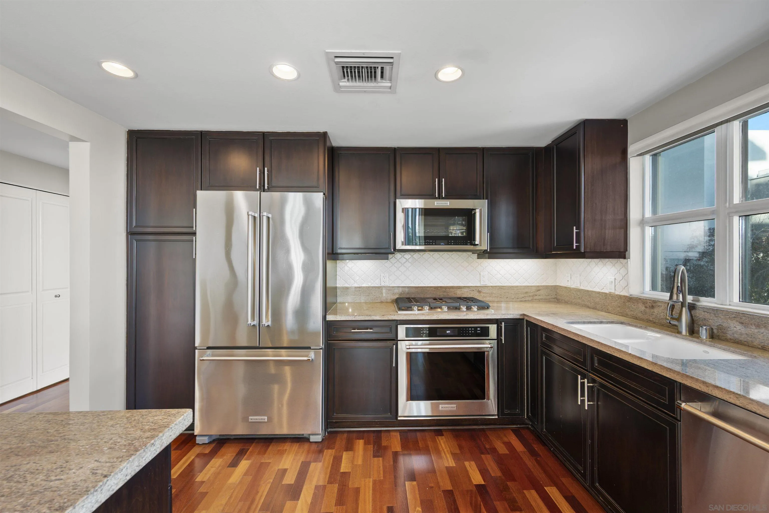 Photo #16: 260005543 Listing: Photo #16