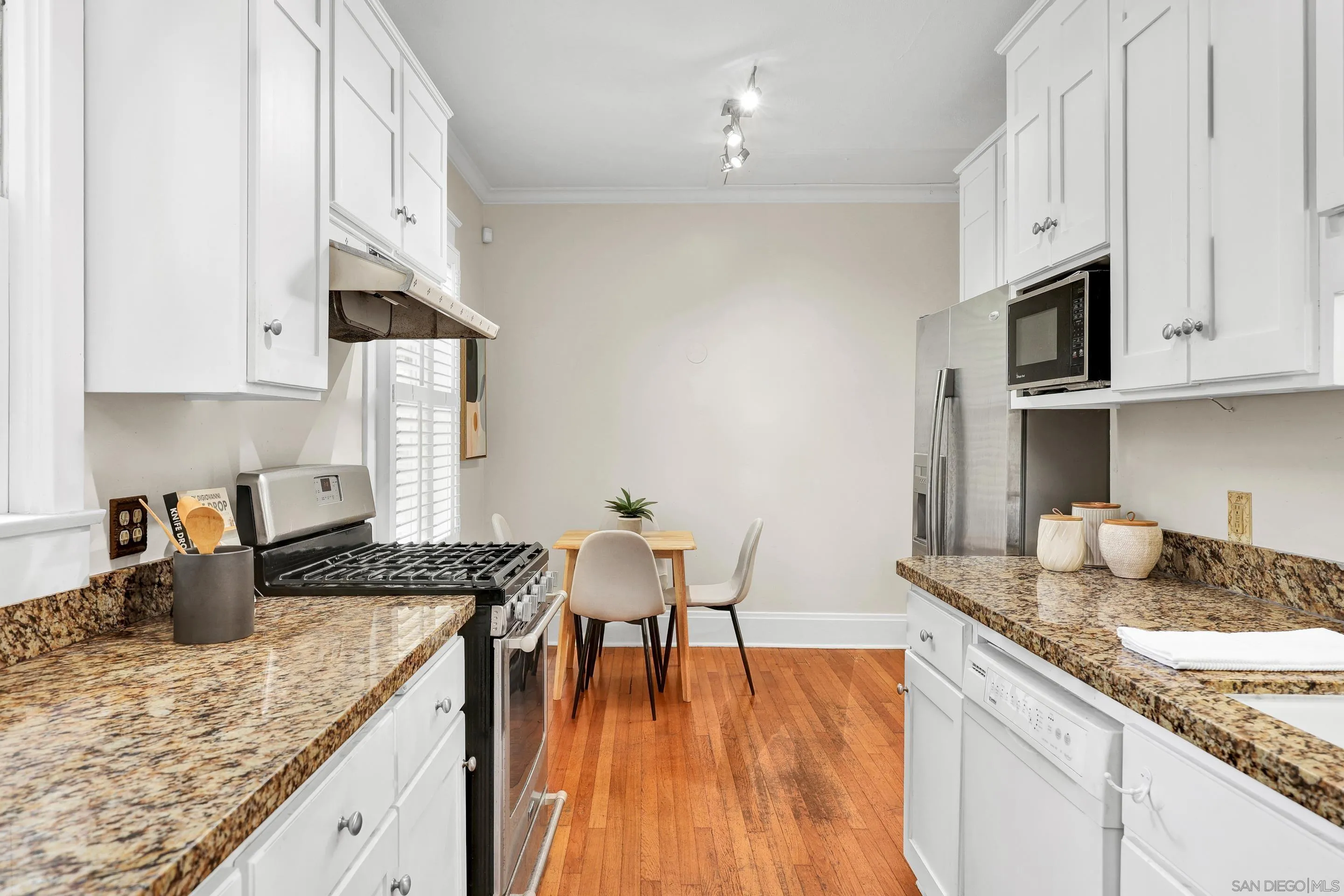 https://cdn.realtyfeed.com/cdn/127/260005546/32f745045626497c42a10bc409aa9999.webp
