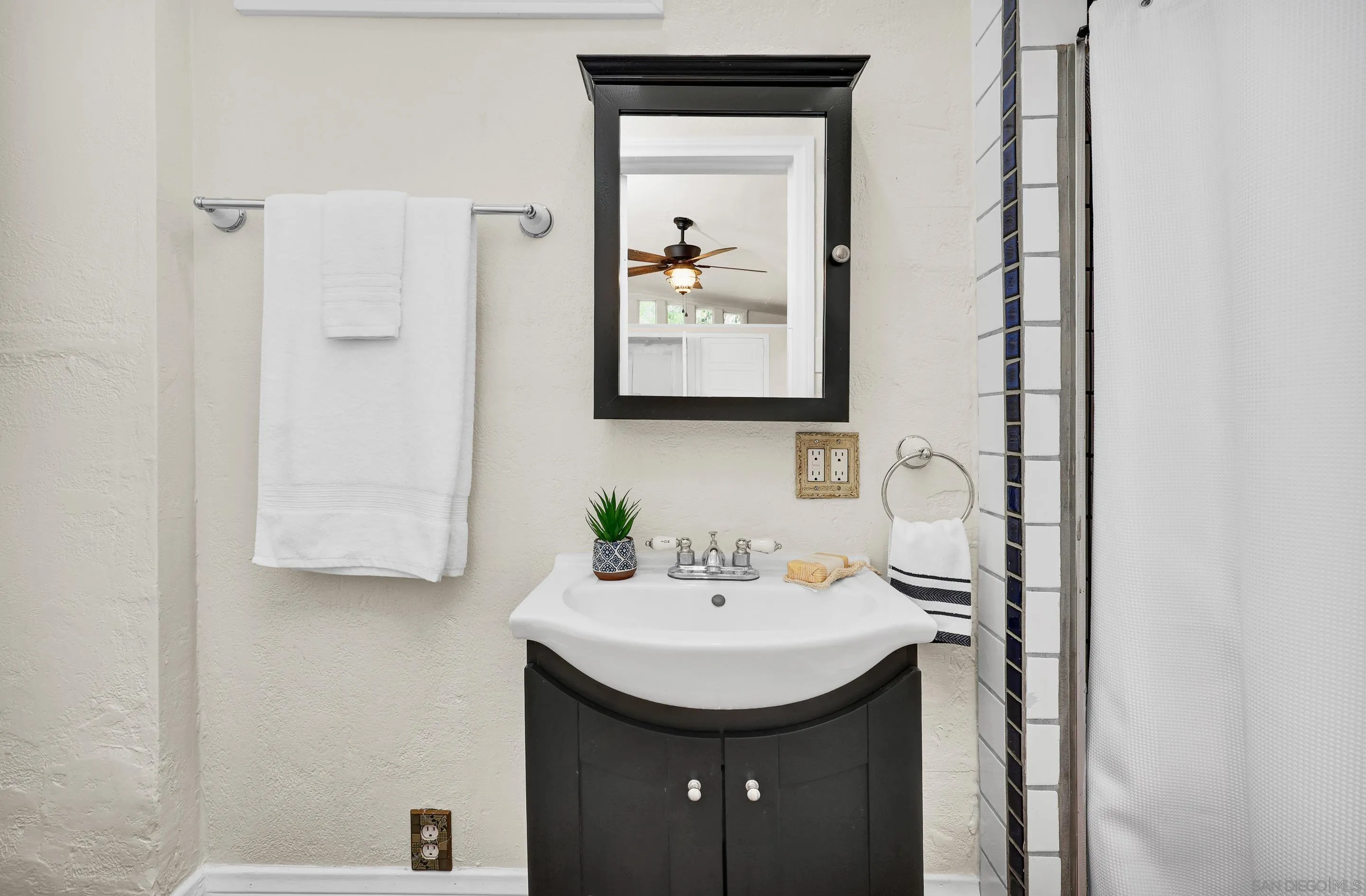 https://cdn.realtyfeed.com/cdn/127/260005546/3bba02d63822acb4c318e709cd2c9d3d.webp