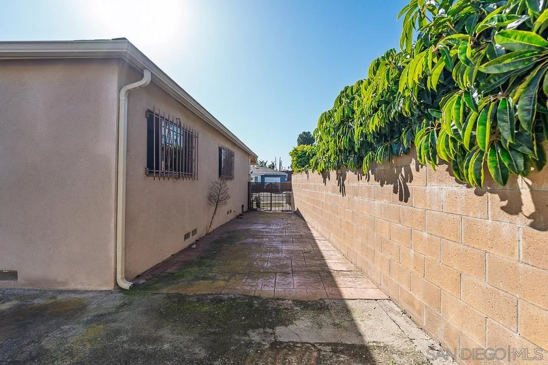 https://cdn.realtyfeed.com/cdn/127/260005551/c43ab758dcae40498bd96ae1338840fe.webp
