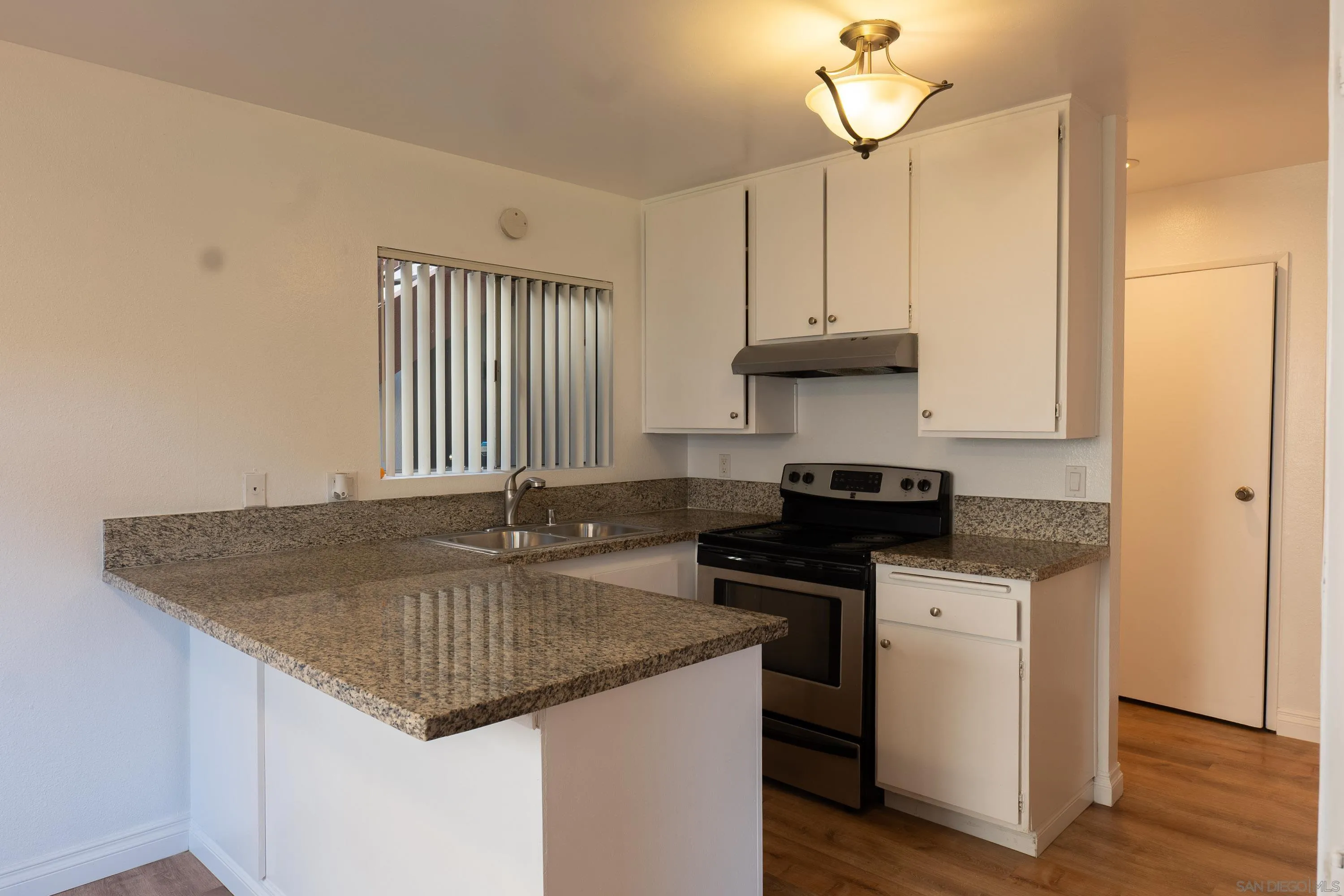 Photo #8: 260005552 Listing: Photo #8