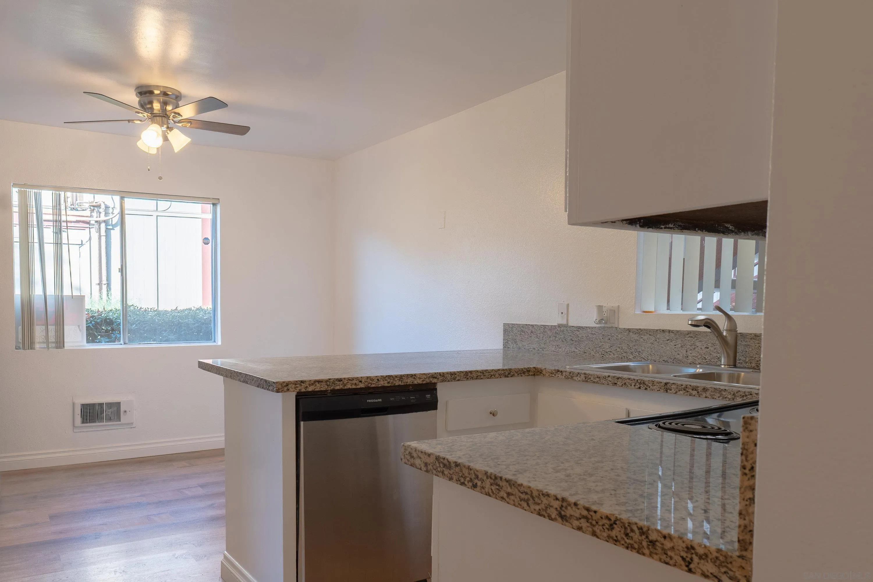 Photo #14: 260005552 Listing: Photo #14