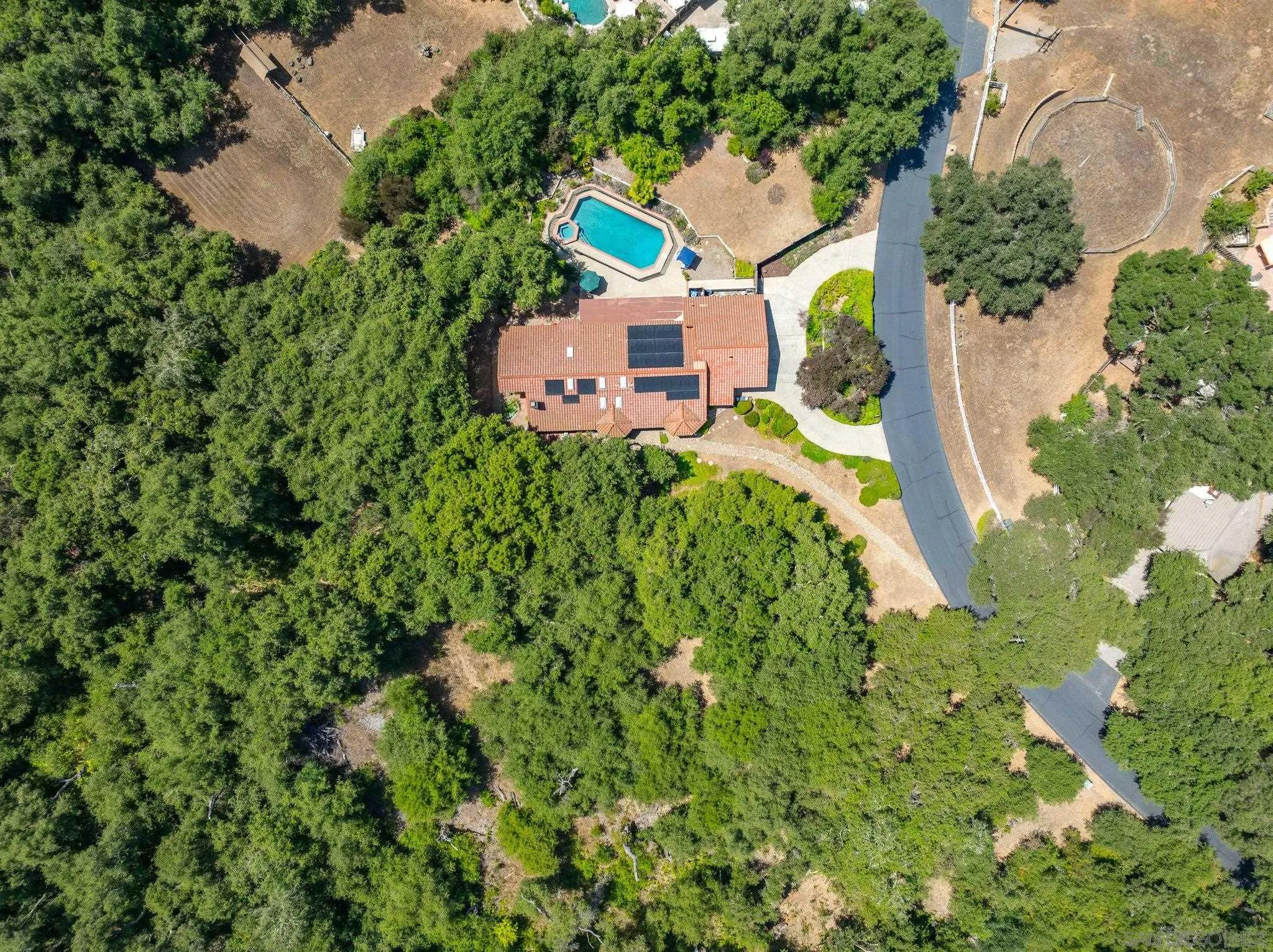 https://cdn.realtyfeed.com/cdn/127/260005556/1ac46d69763b51f0138f1f808bb23e2e.webp