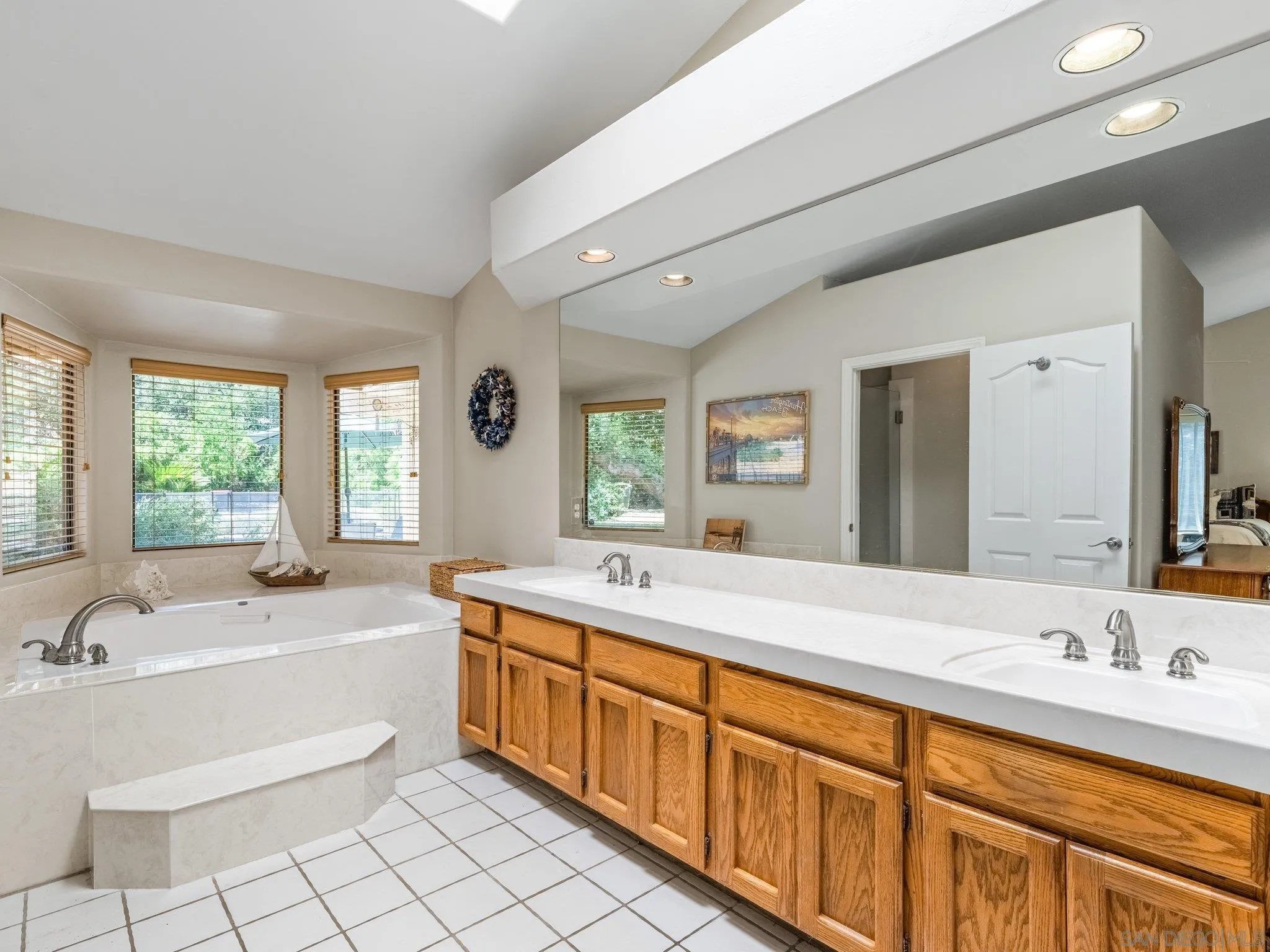 https://cdn.realtyfeed.com/cdn/127/260005556/6621d6ee44be531a6f74790d382578ff.webp