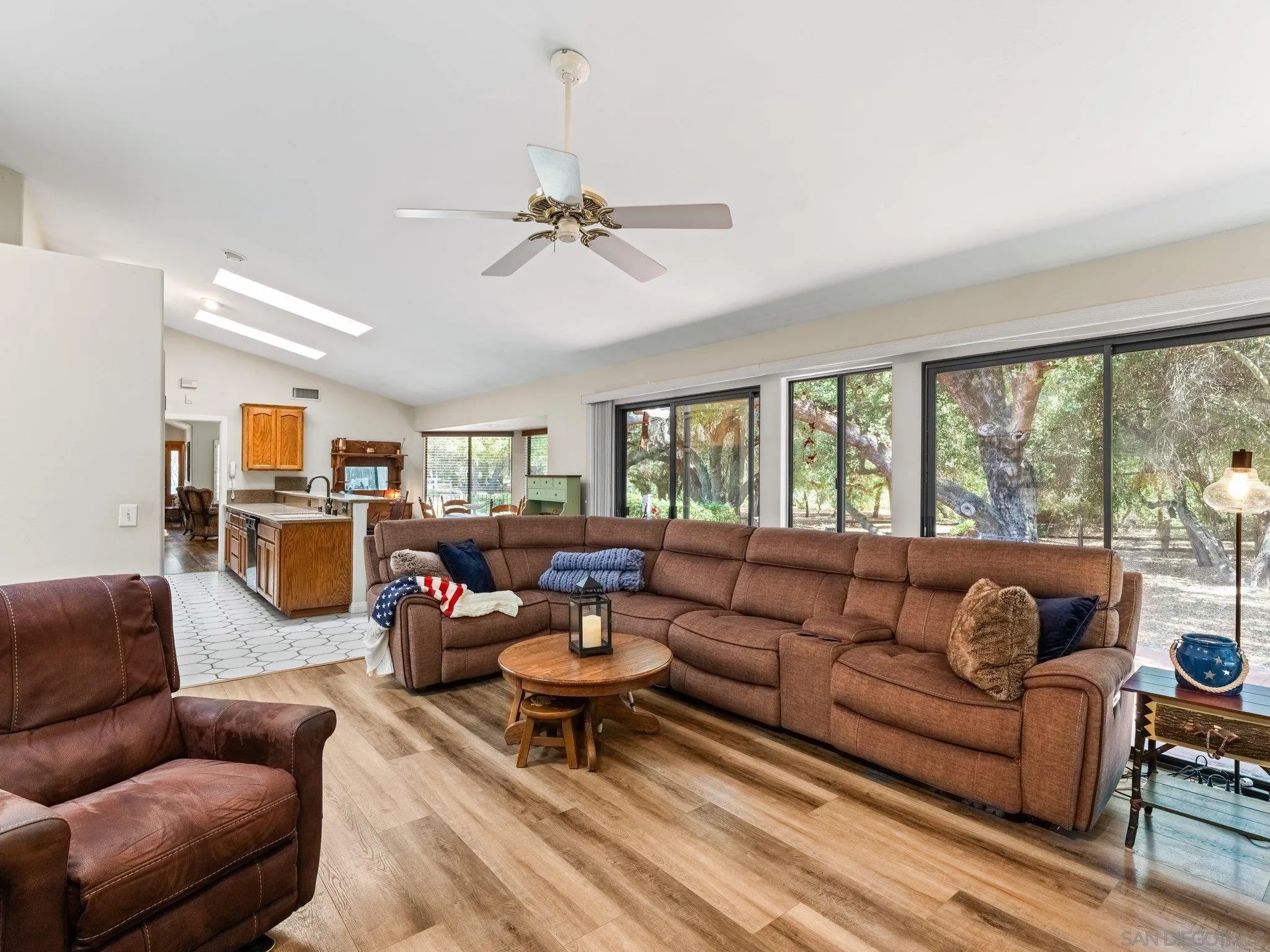 https://cdn.realtyfeed.com/cdn/127/260005556/68d24ff6c976c490995e1a03e5f55e38.webp