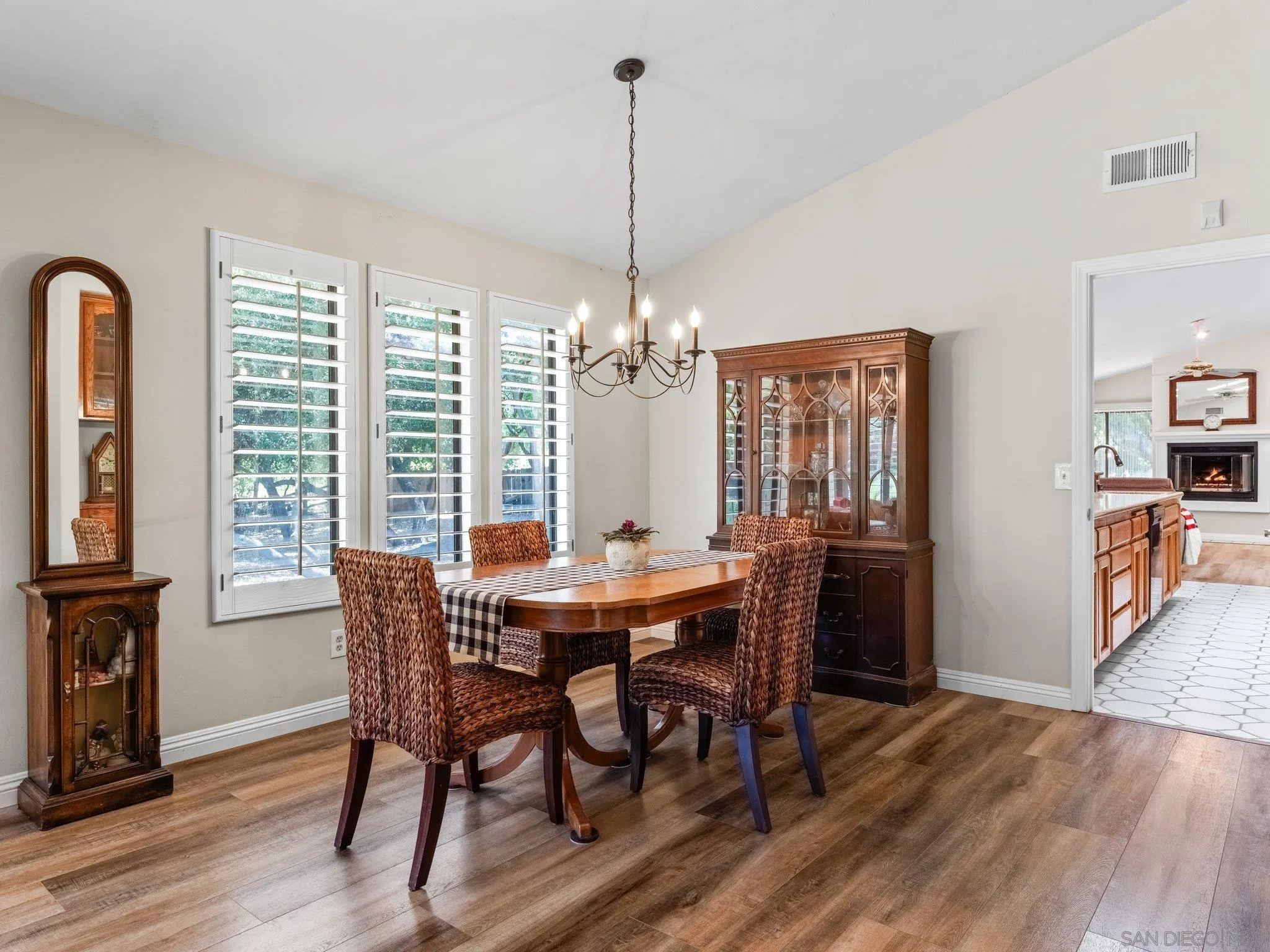 https://cdn.realtyfeed.com/cdn/127/260005556/906dfb53ac9462410261ff8bd9c729a7.webp