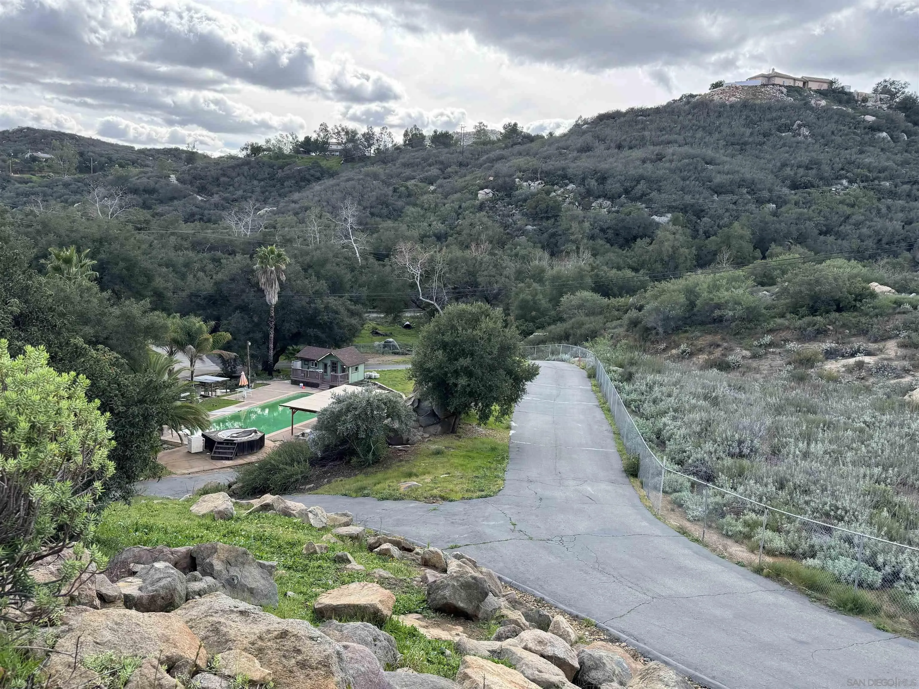 https://cdn.realtyfeed.com/cdn/127/260005560/450e2b085cf967a6b72382ce0f1694e0.webp