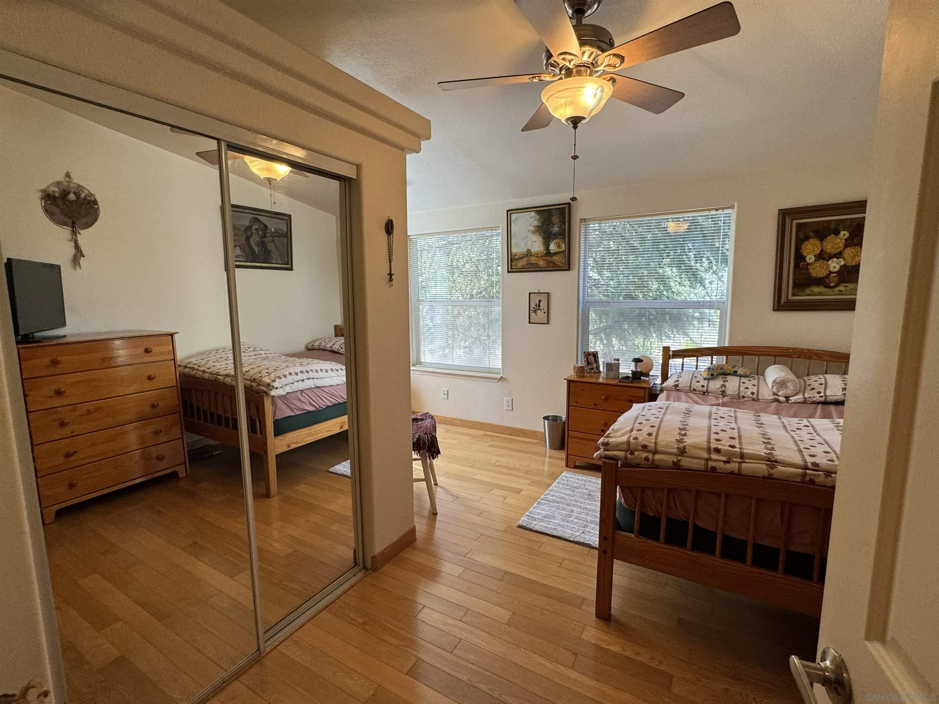 https://cdn.realtyfeed.com/cdn/127/260005560/bb7de75297b287082efec33b6e2130d3.webp