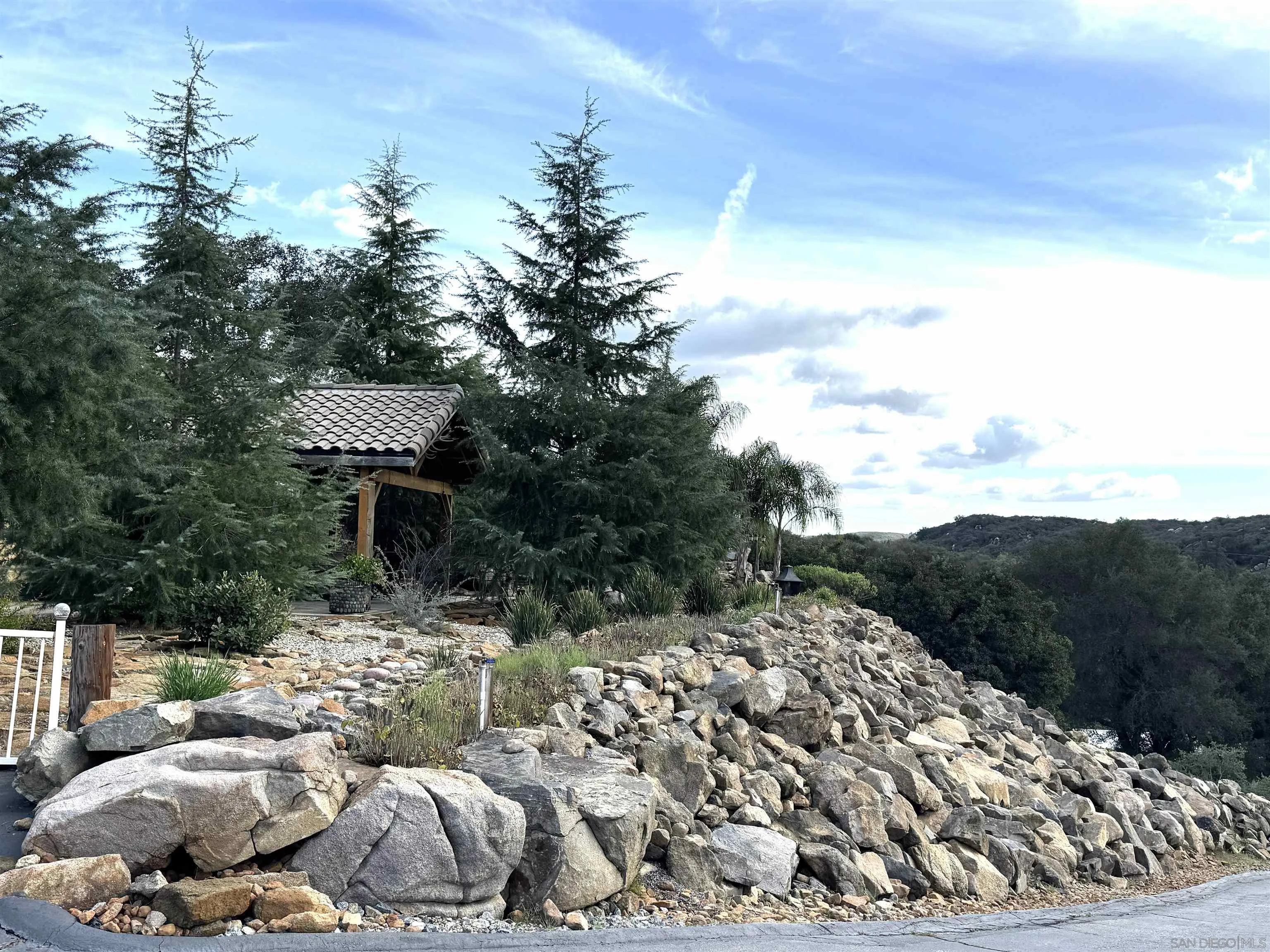https://cdn.realtyfeed.com/cdn/127/260005560/e15d3efa9ed87b597b4a109c124d135f.webp