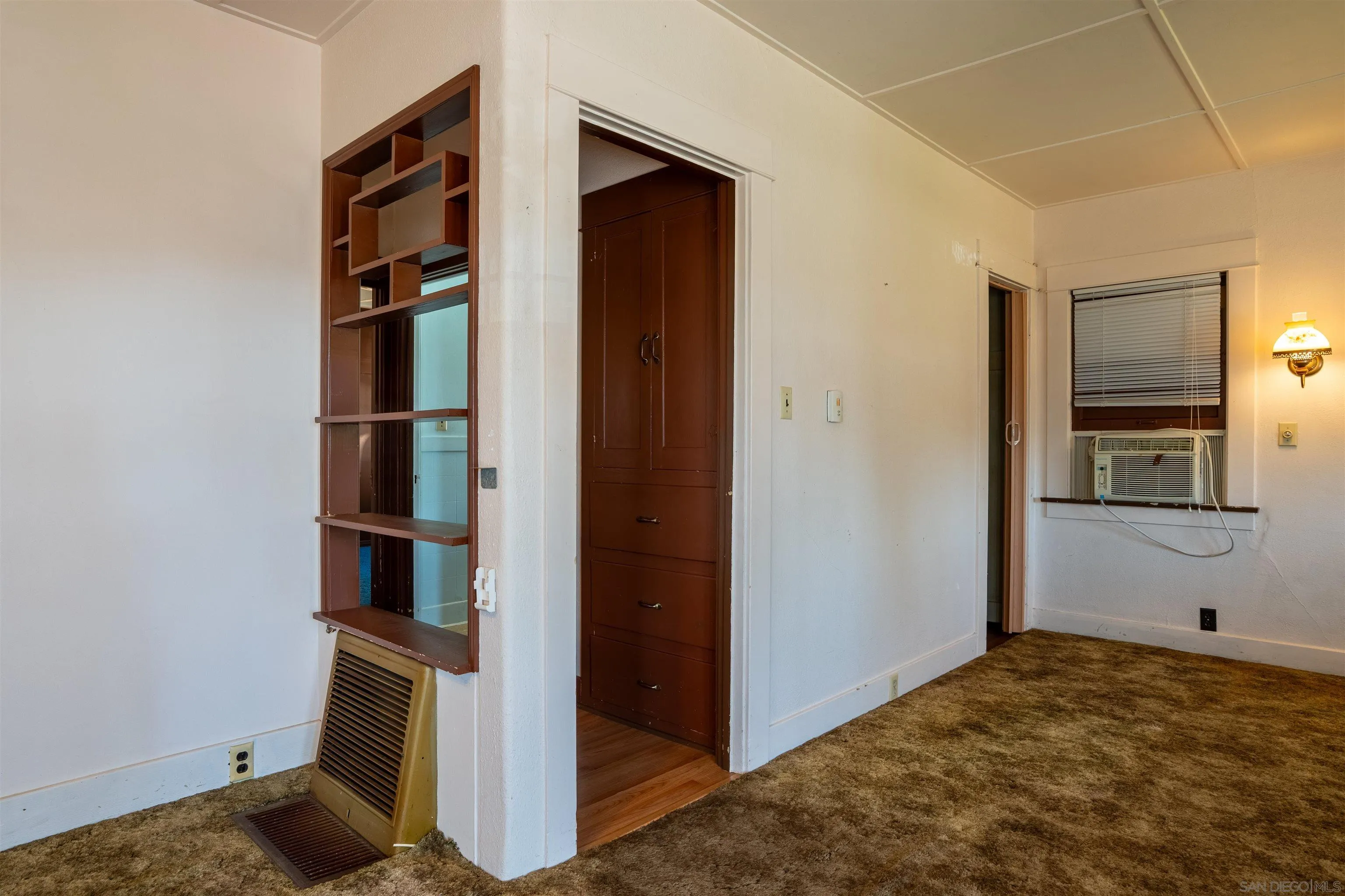 https://cdn.realtyfeed.com/cdn/127/260005567/0c4ba48ff058c3a3fc466b3f4b150f26.webp