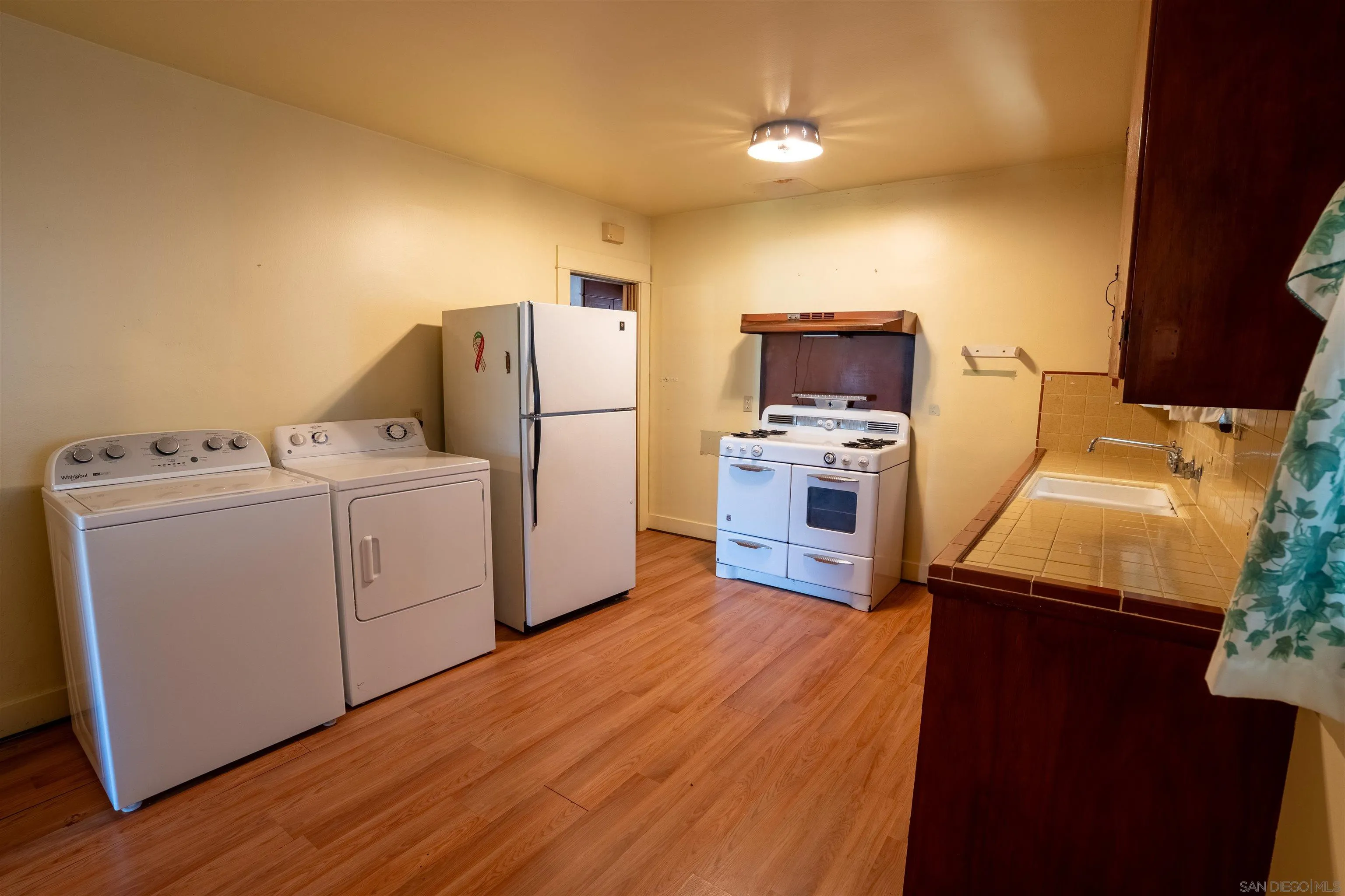 https://cdn.realtyfeed.com/cdn/127/260005567/5f0cc1c2cd4d116876c25d6fb61f1931.webp