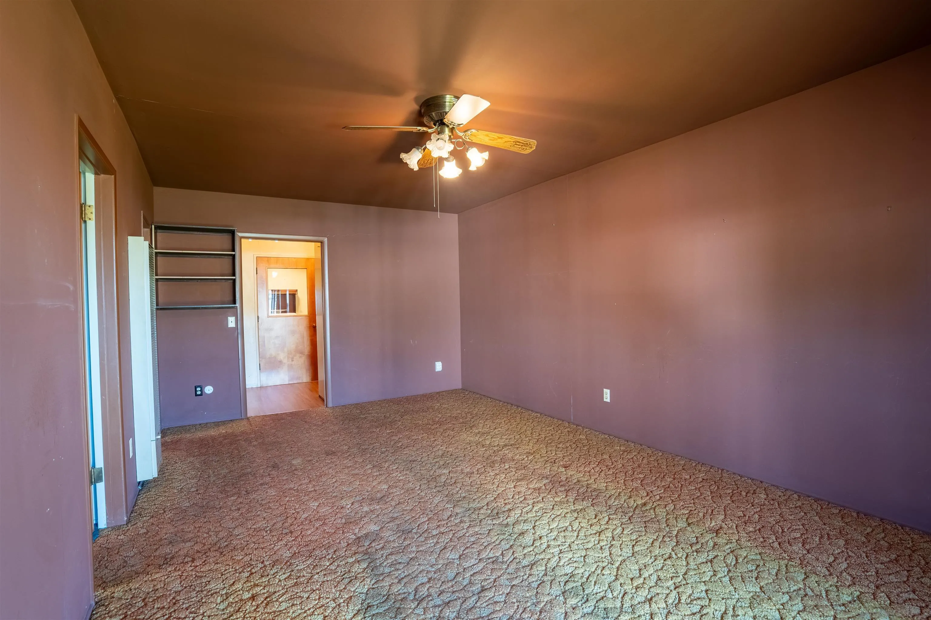 https://cdn.realtyfeed.com/cdn/127/260005567/bf6517c62b224baaaef98753d991c98b.webp