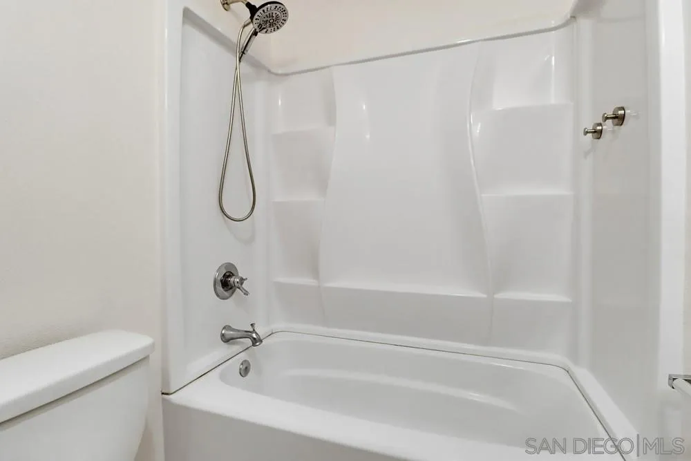 https://cdn.realtyfeed.com/cdn/127/260005571/7ce68406a53b26c50bff20aad54ec89c.webp