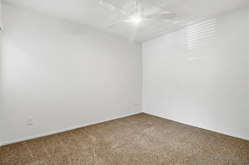 https://cdn.realtyfeed.com/cdn/127/260005571/b3f21af1c7afb8c8d6deda39547764aa.webp