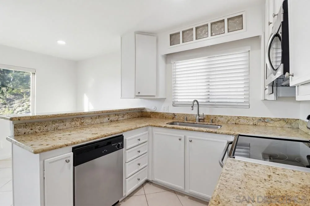 https://cdn.realtyfeed.com/cdn/127/260005571/bbabacf8af21f9d025e43abf360a3421.webp