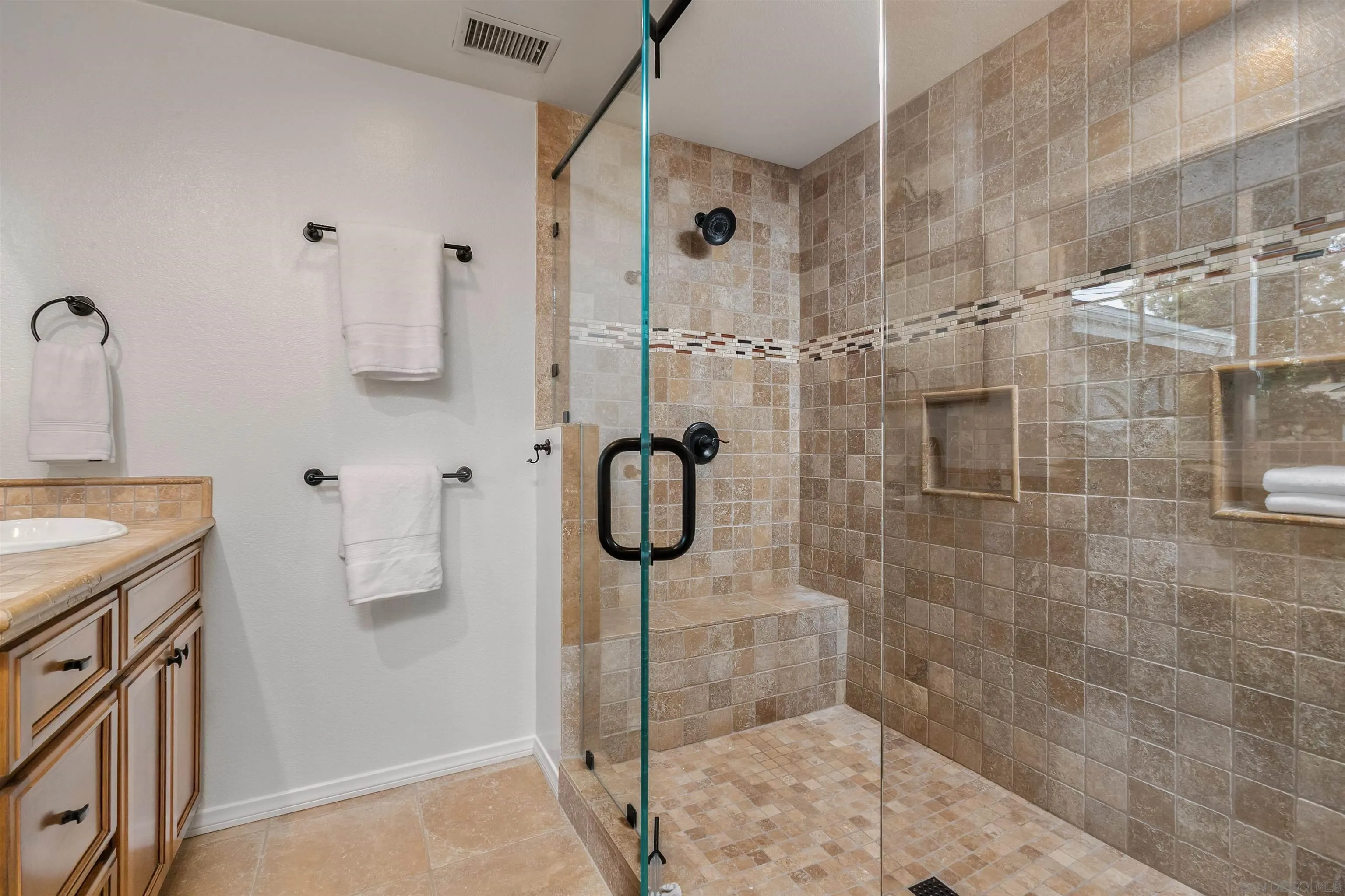 https://cdn.realtyfeed.com/cdn/127/260005573/1a3bf8c242aac967423a4e495bca3850.webp