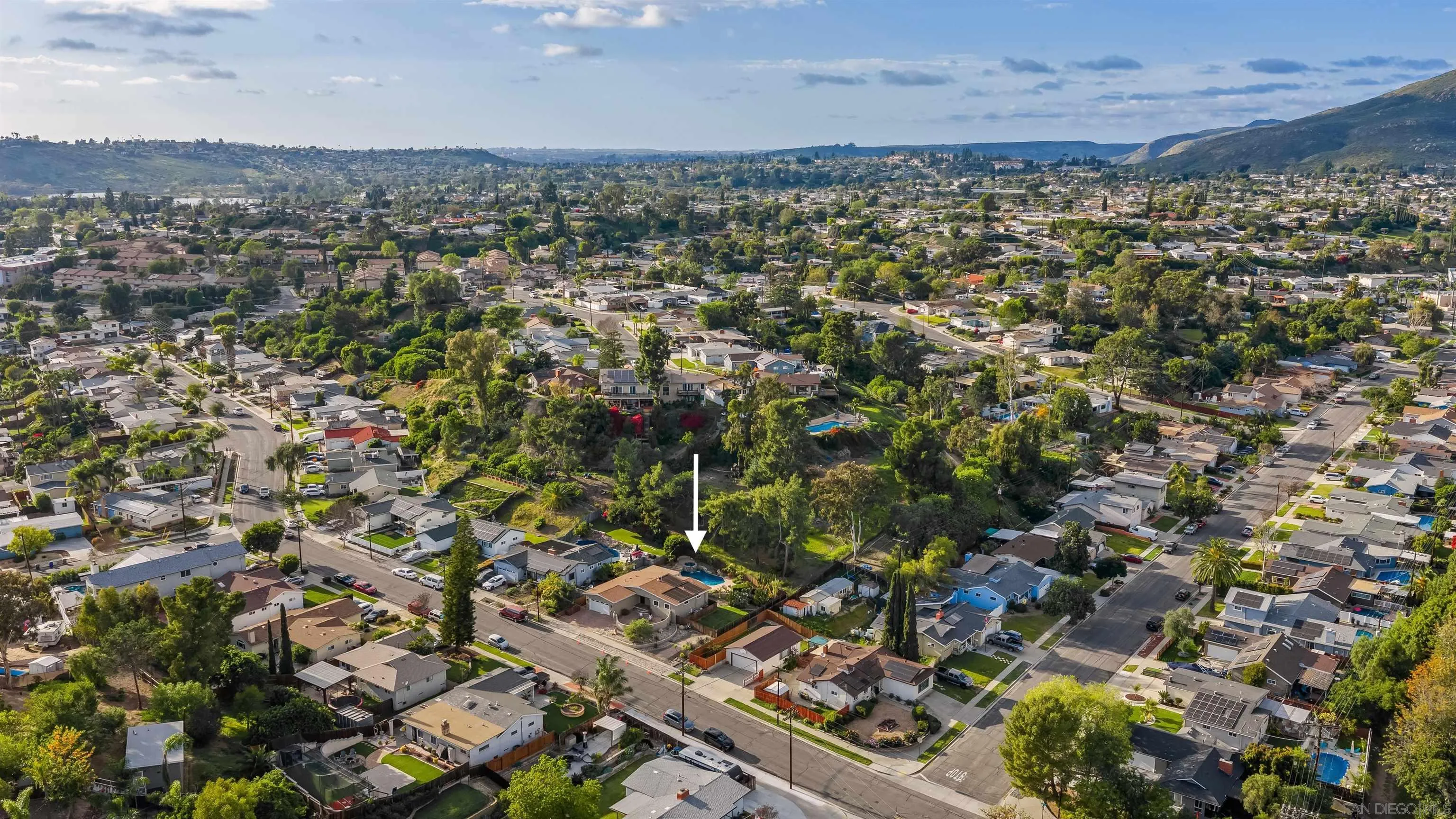 https://cdn.realtyfeed.com/cdn/127/260005573/59d2721679f4b75068008283096c4fed.webp